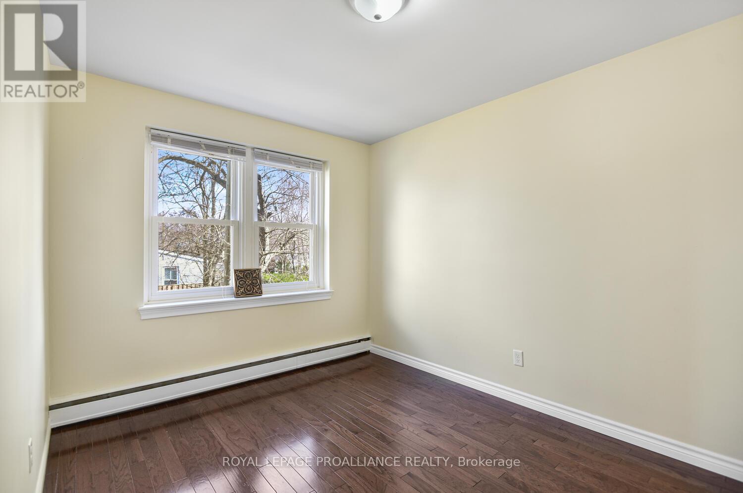 #11 167 PEARL STREET E - 16