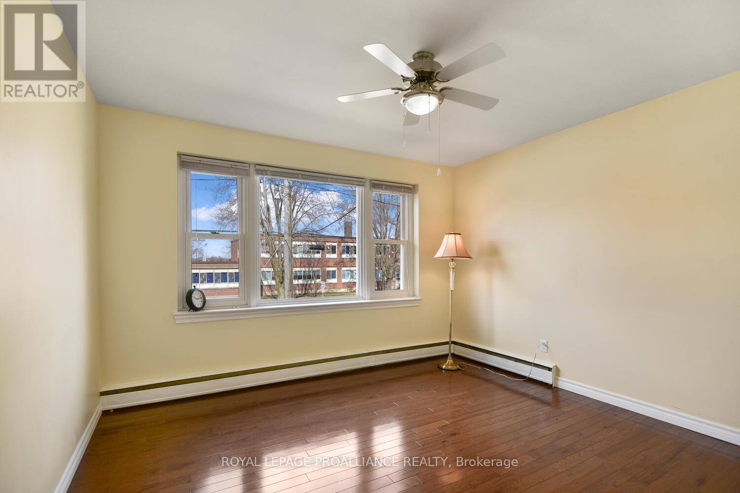 #11 167 PEARL STREET E - 17