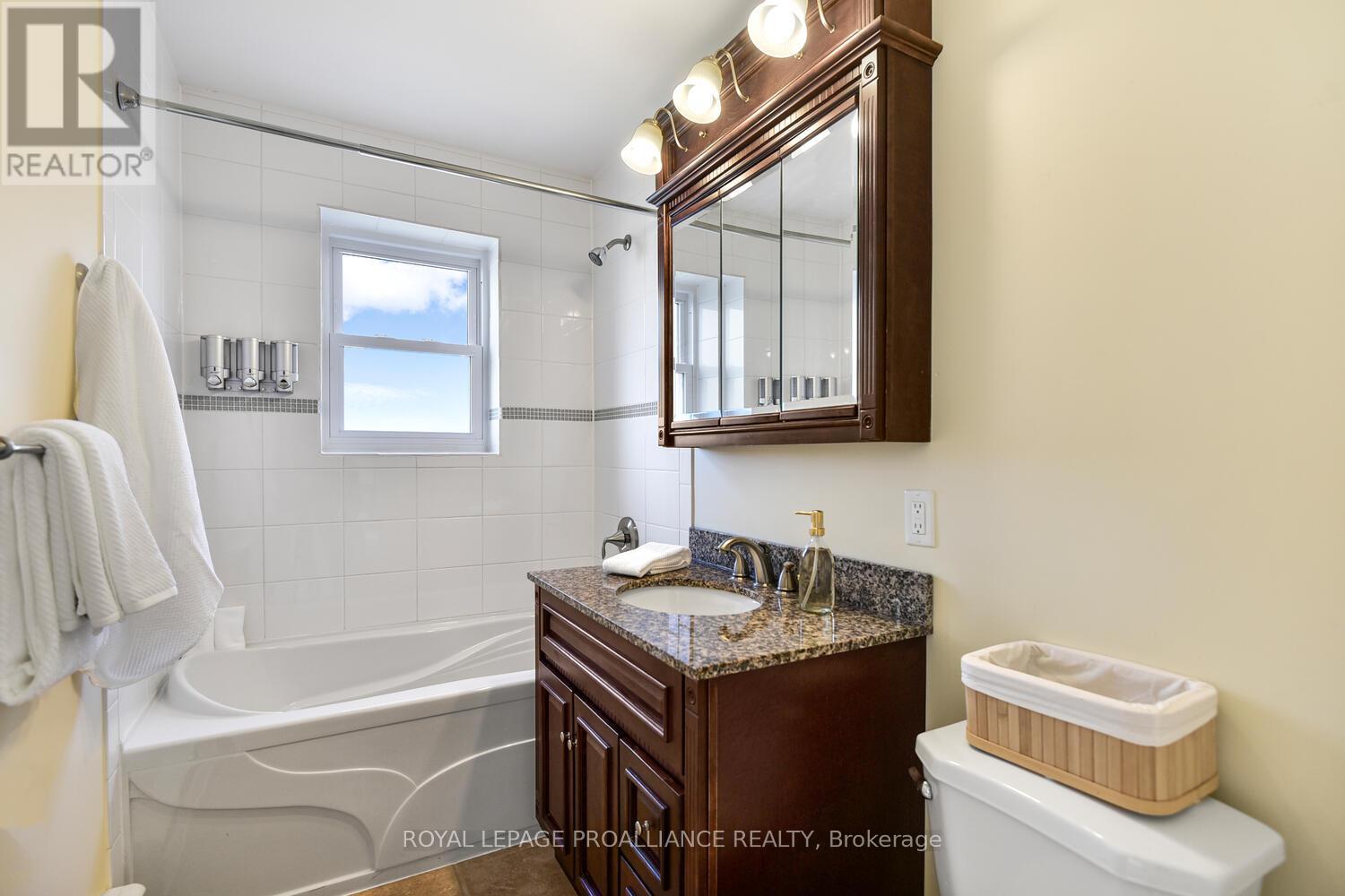 #11 167 PEARL STREET E - 18