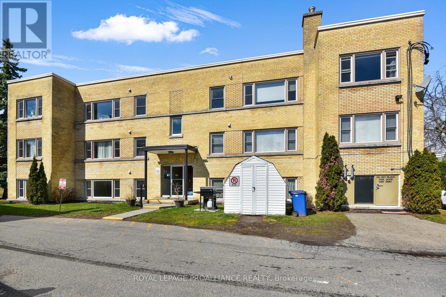 #11 167 PEARL STREET E - 21