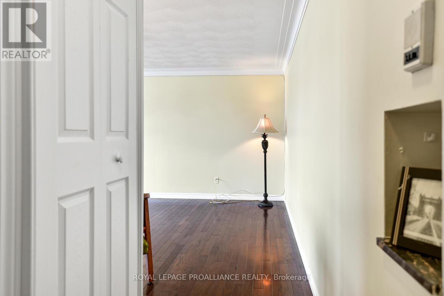 #11 167 PEARL STREET E - 3
