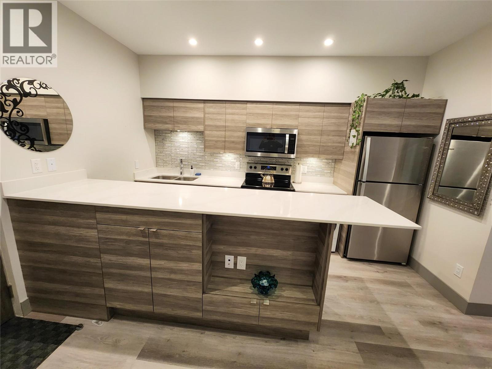 #316 2555 Lakeshore Road - 2