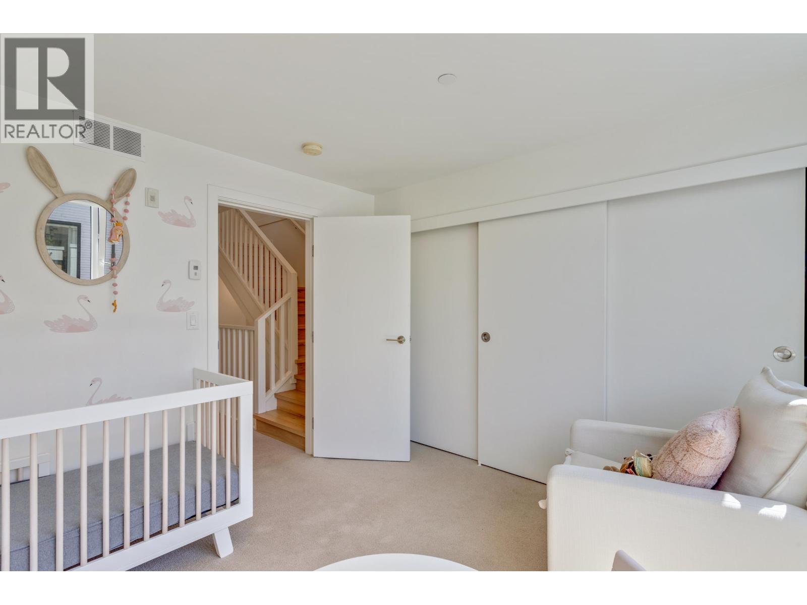 125 649 E 3RD STREET, North Vancouver