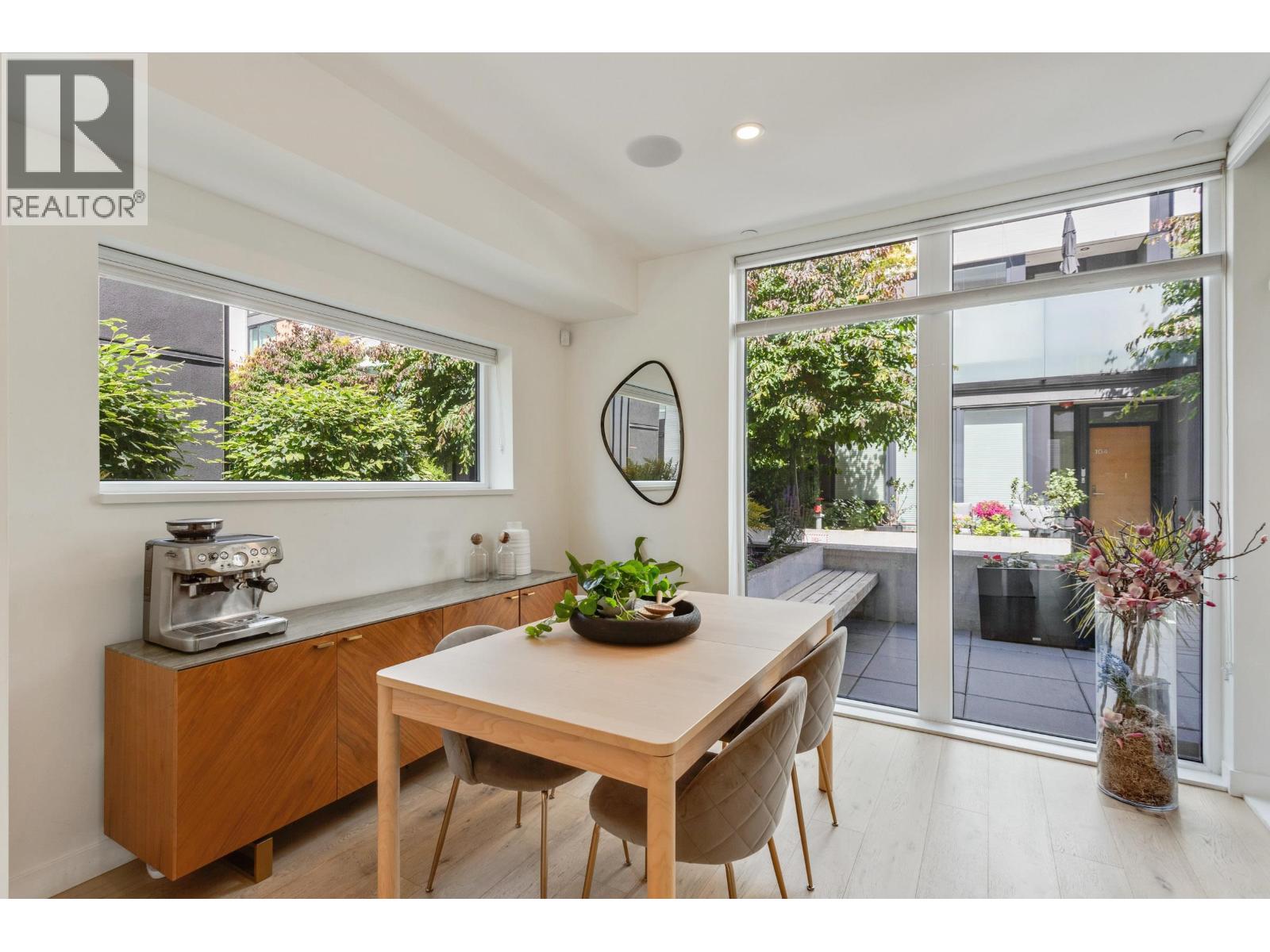 125 649 E 3RD STREET, North Vancouver