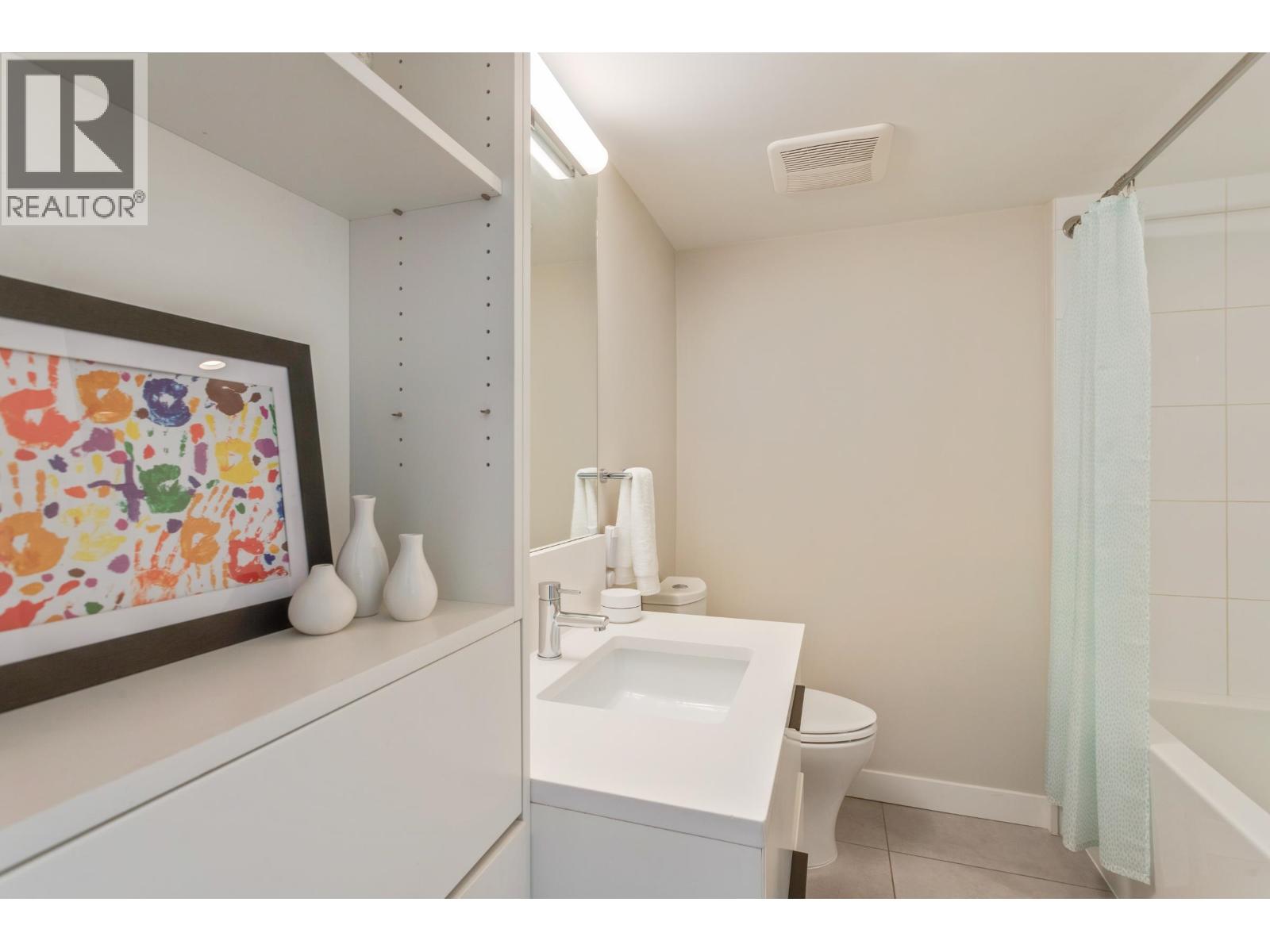 125 649 E 3RD STREET, North Vancouver