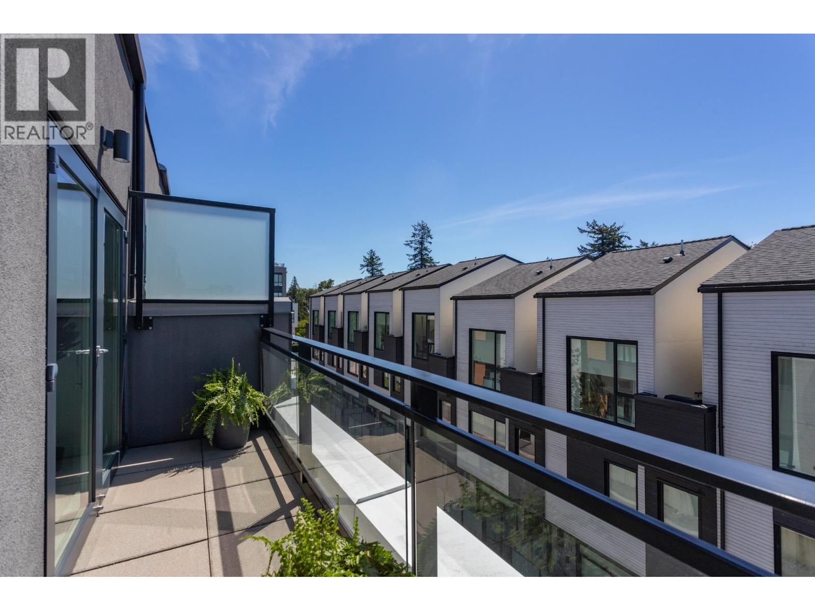 125 649 E 3RD STREET, North Vancouver