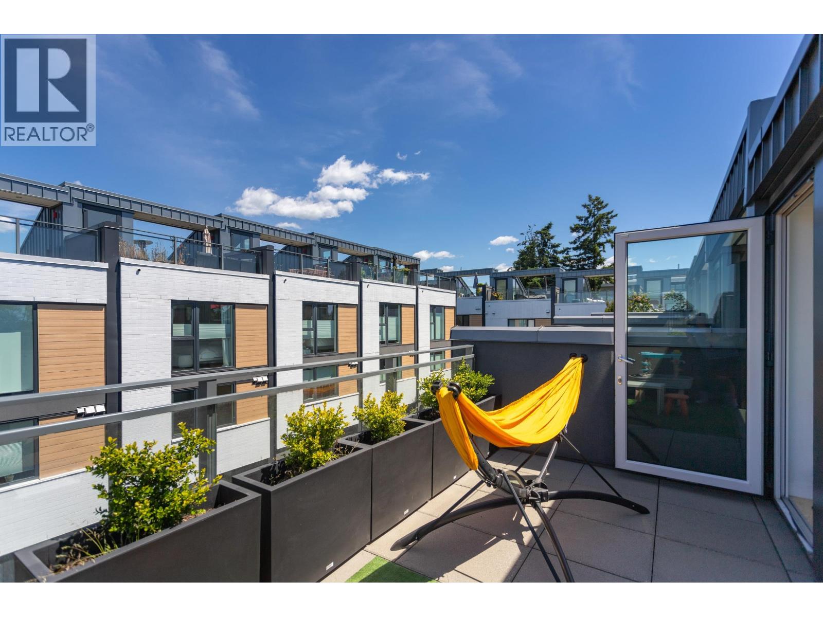 125 649 E 3RD STREET, North Vancouver