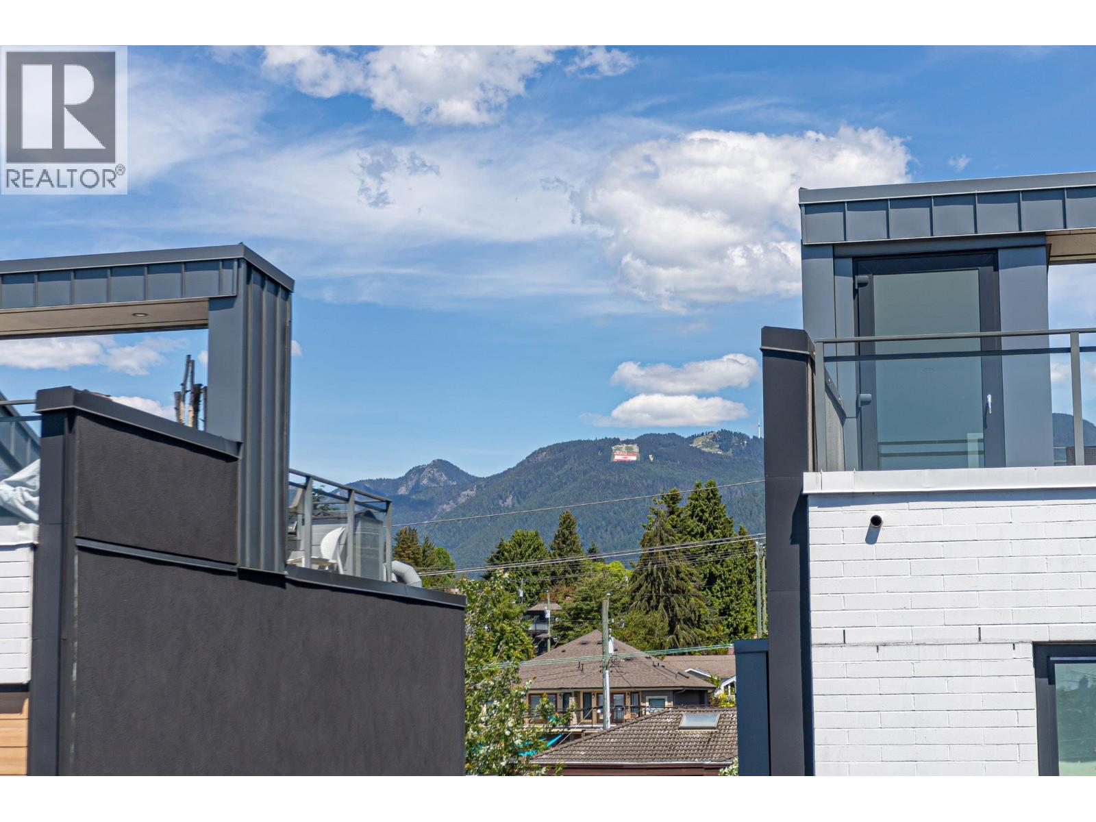 125 649 E 3RD STREET, North Vancouver