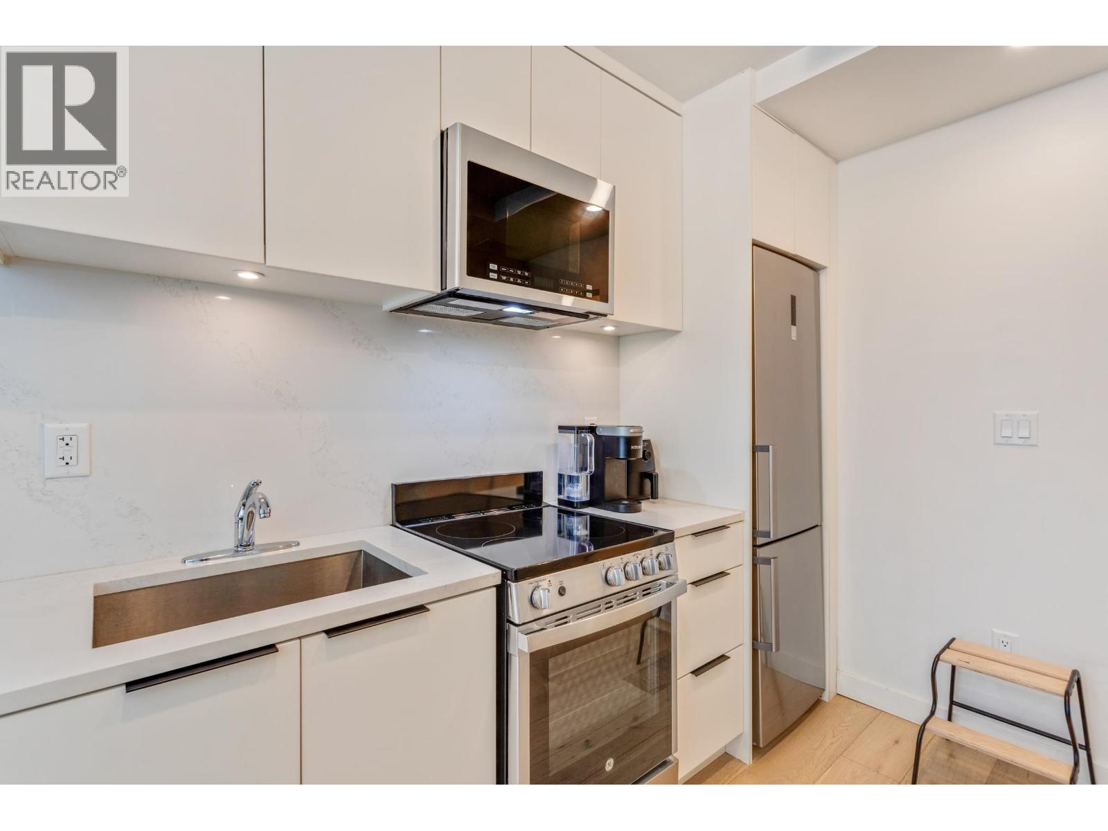 125 649 E 3RD STREET, North Vancouver