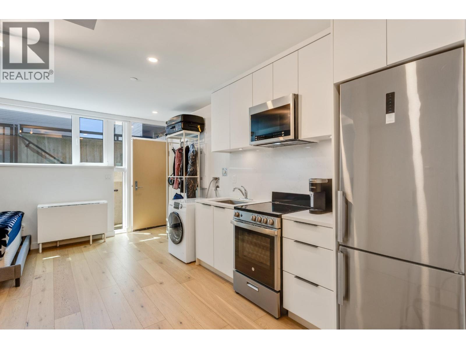 125 649 E 3RD STREET, North Vancouver