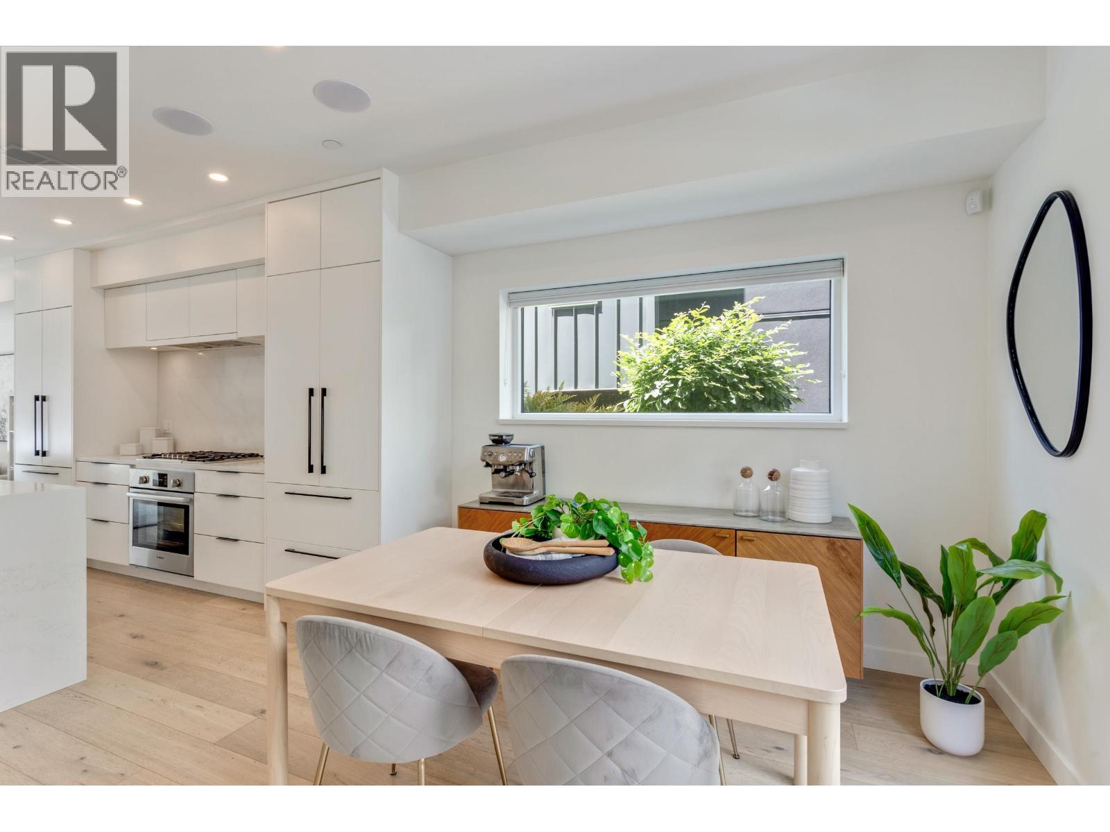 125 649 E 3RD STREET, North Vancouver