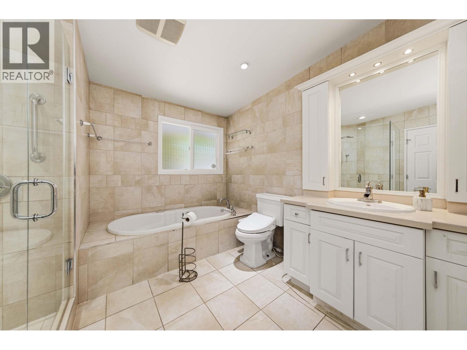 693 PLYMOUTH DRIVE, North Vancouver
