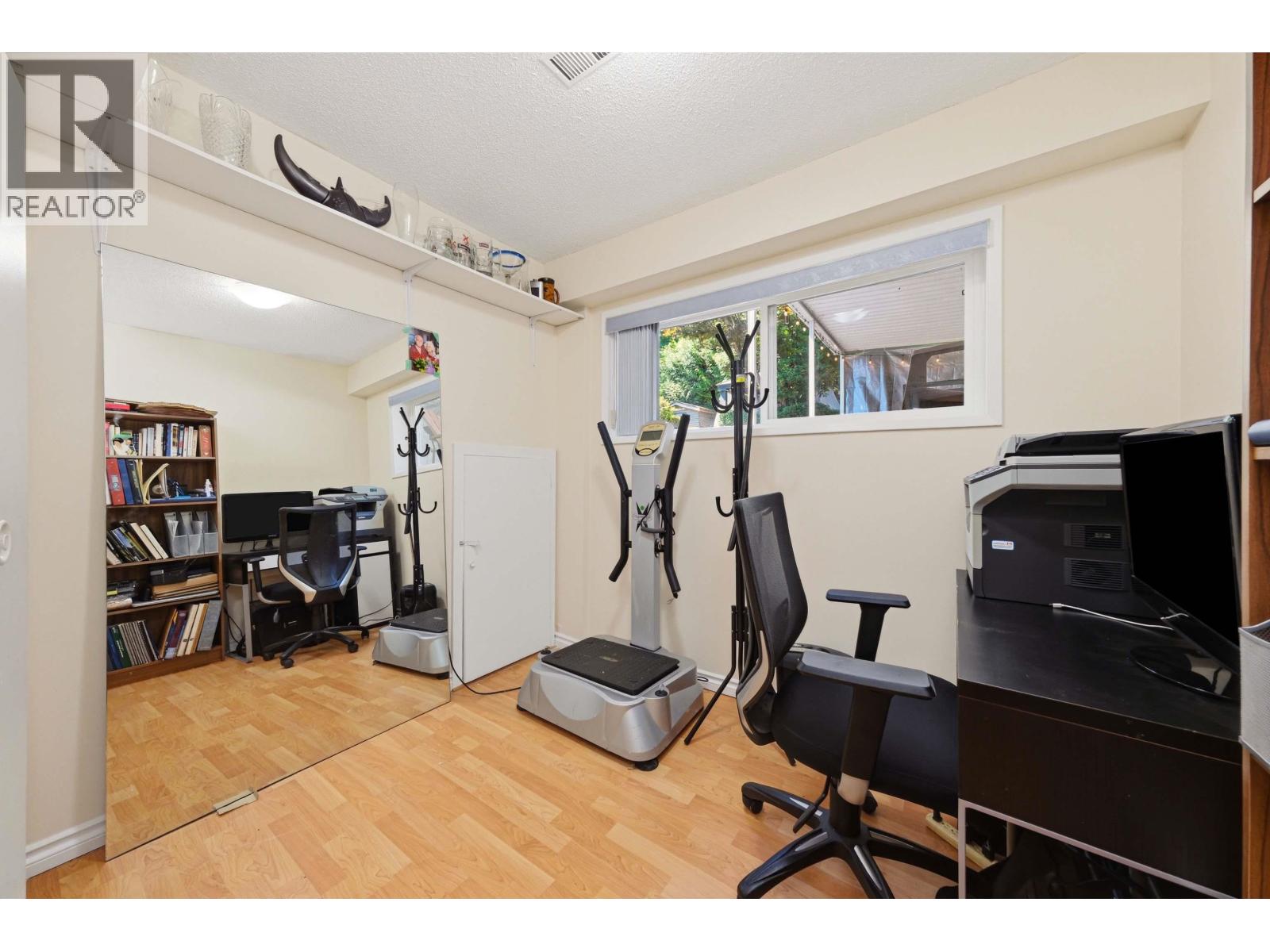 693 PLYMOUTH DRIVE, North Vancouver