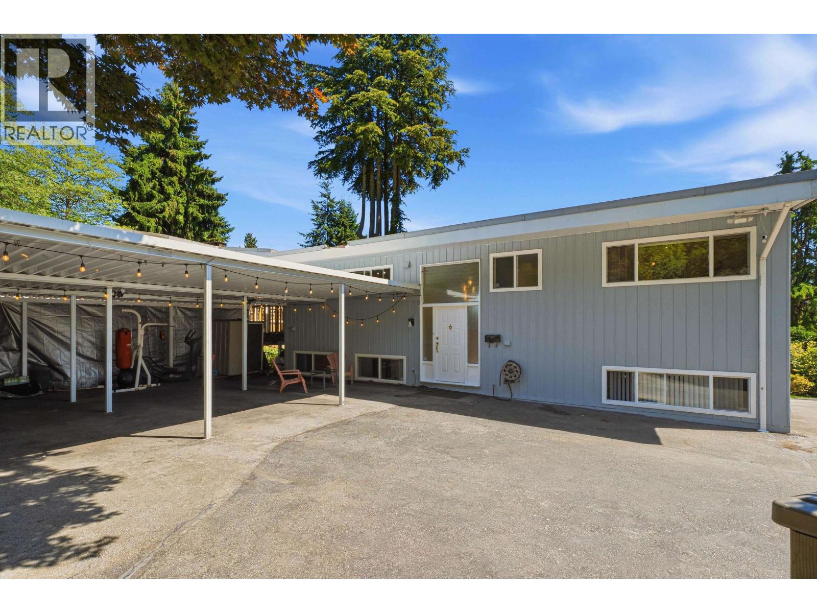 693 PLYMOUTH DRIVE, North Vancouver