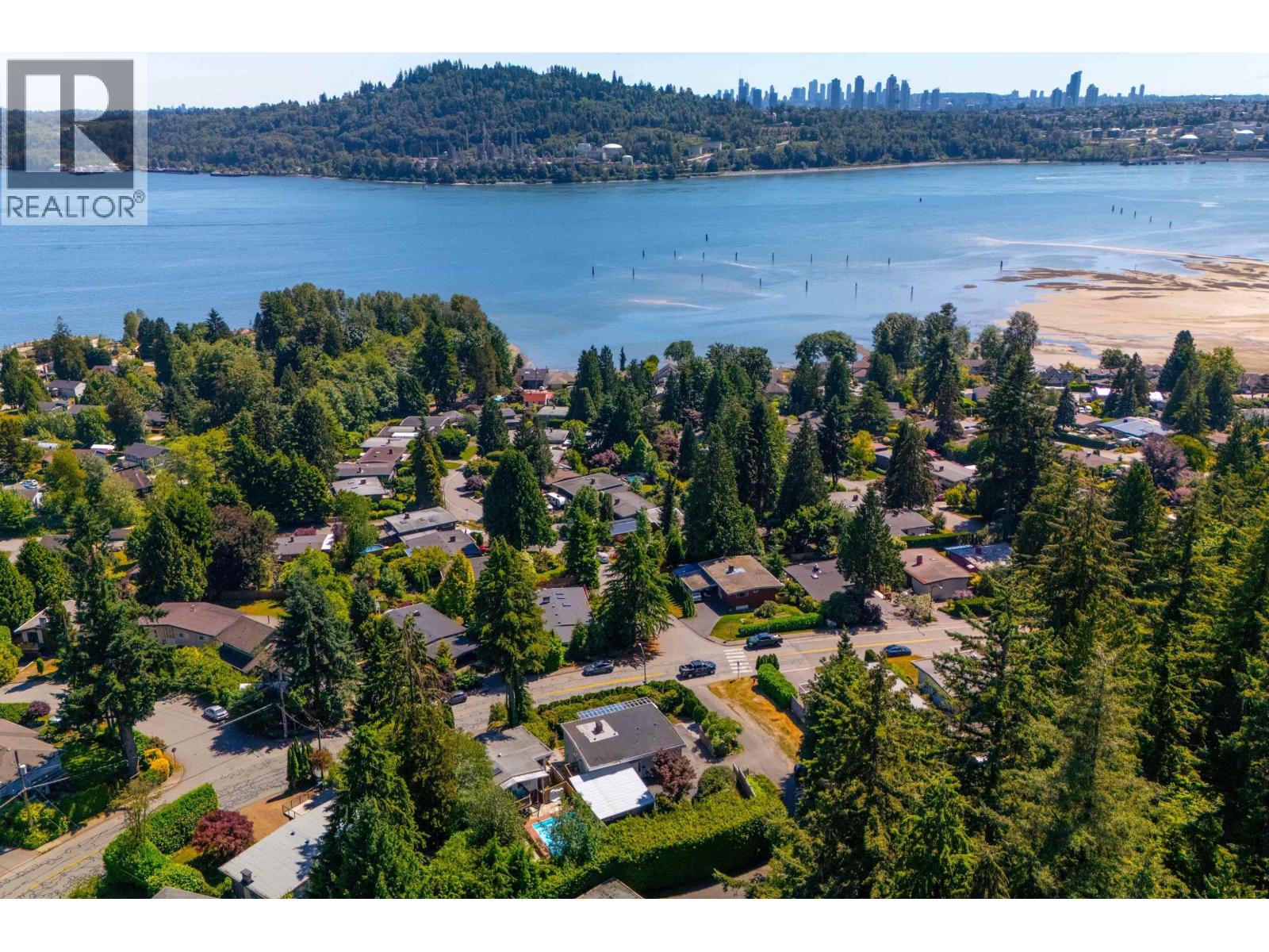 693 PLYMOUTH DRIVE, North Vancouver