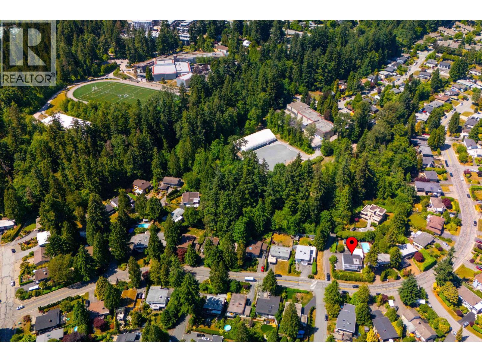 693 PLYMOUTH DRIVE, North Vancouver