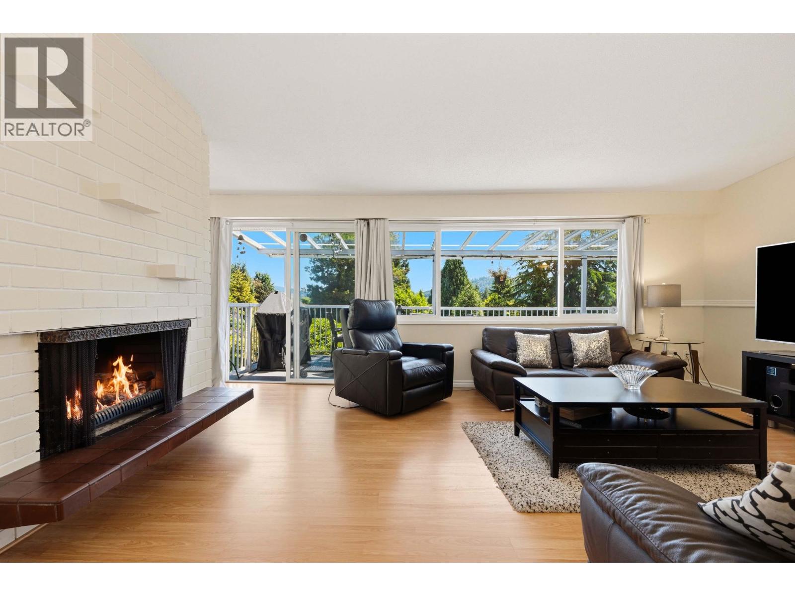 693 PLYMOUTH DRIVE, North Vancouver