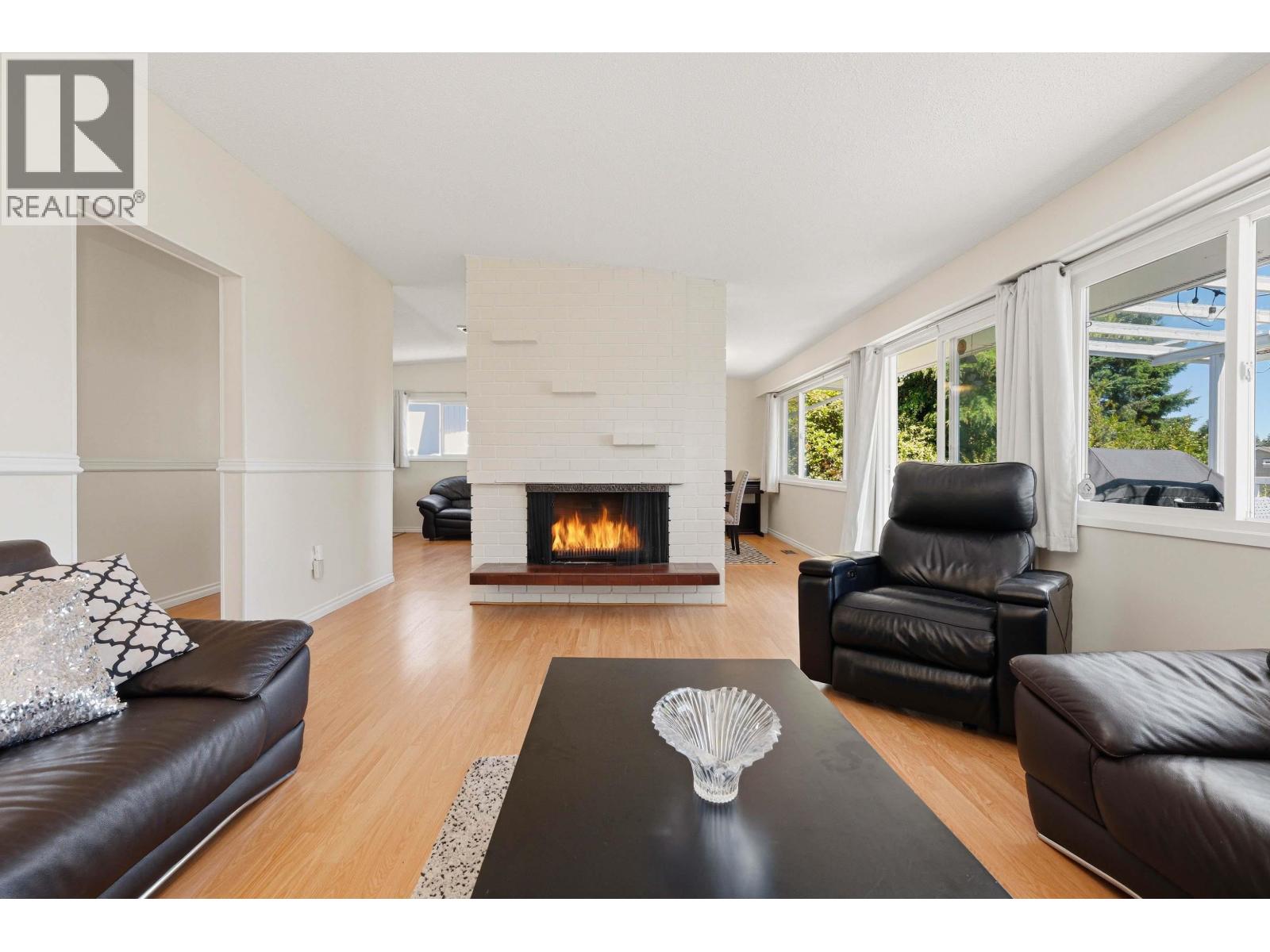 693 PLYMOUTH DRIVE, North Vancouver