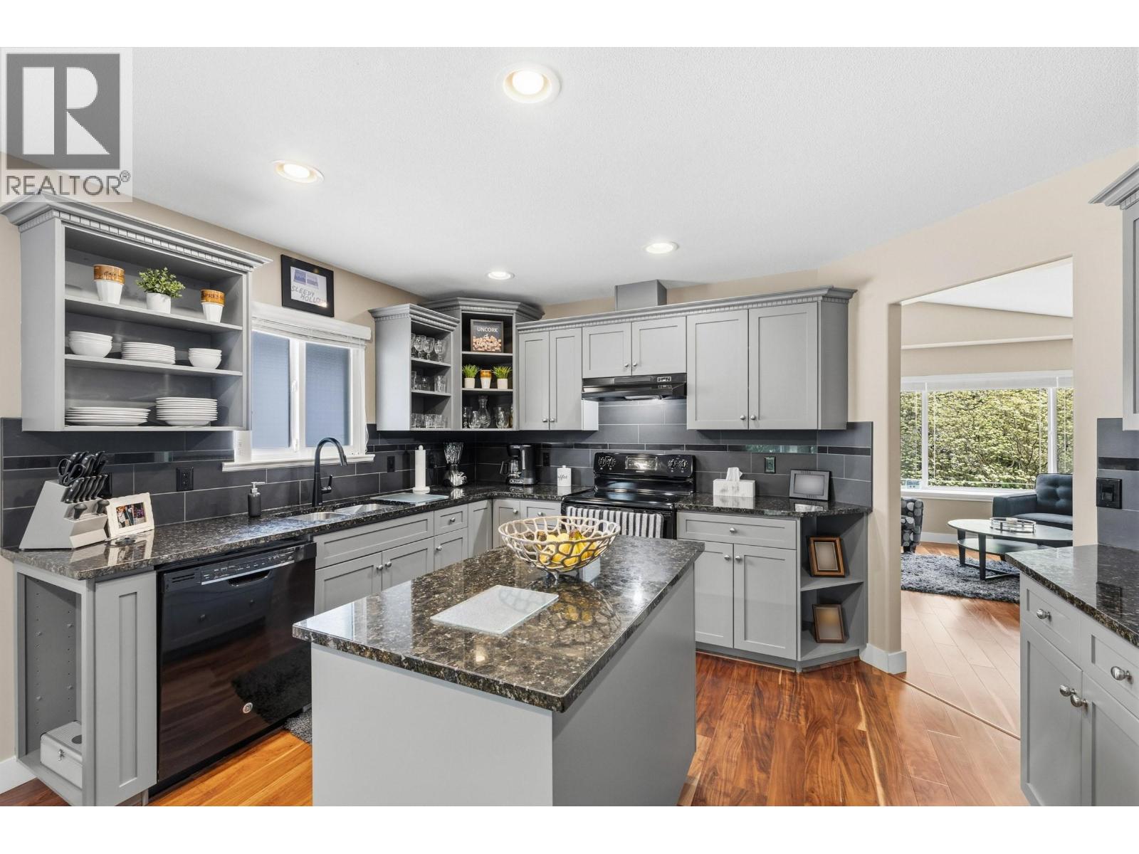11377 CREEKSIDE STREET, Maple Ridge