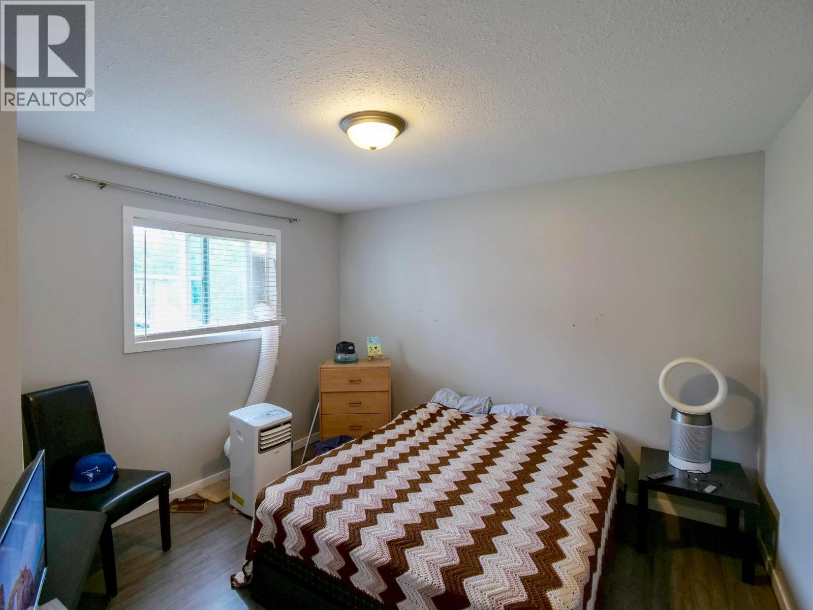 563 JONES STREET - 18