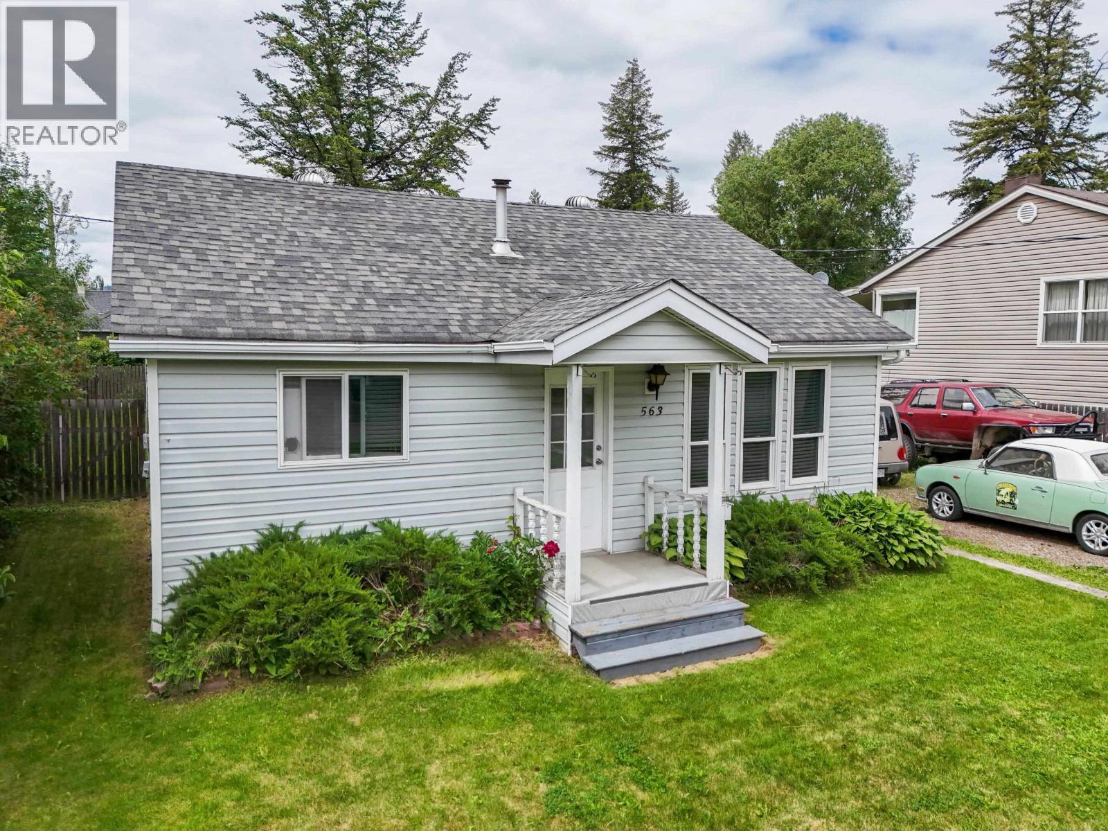 563 JONES STREET - 22