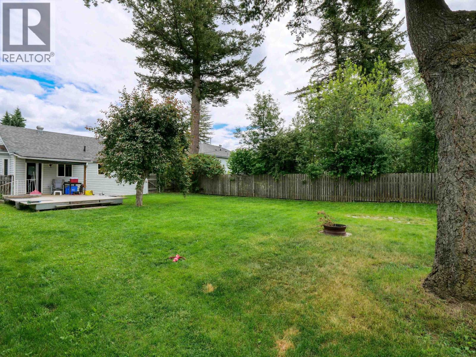 563 JONES STREET - 26
