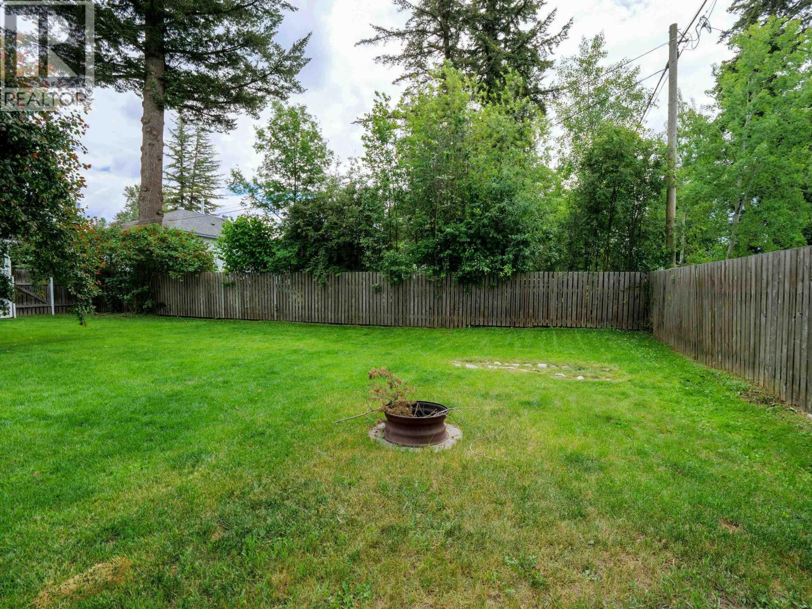 563 JONES STREET - 27