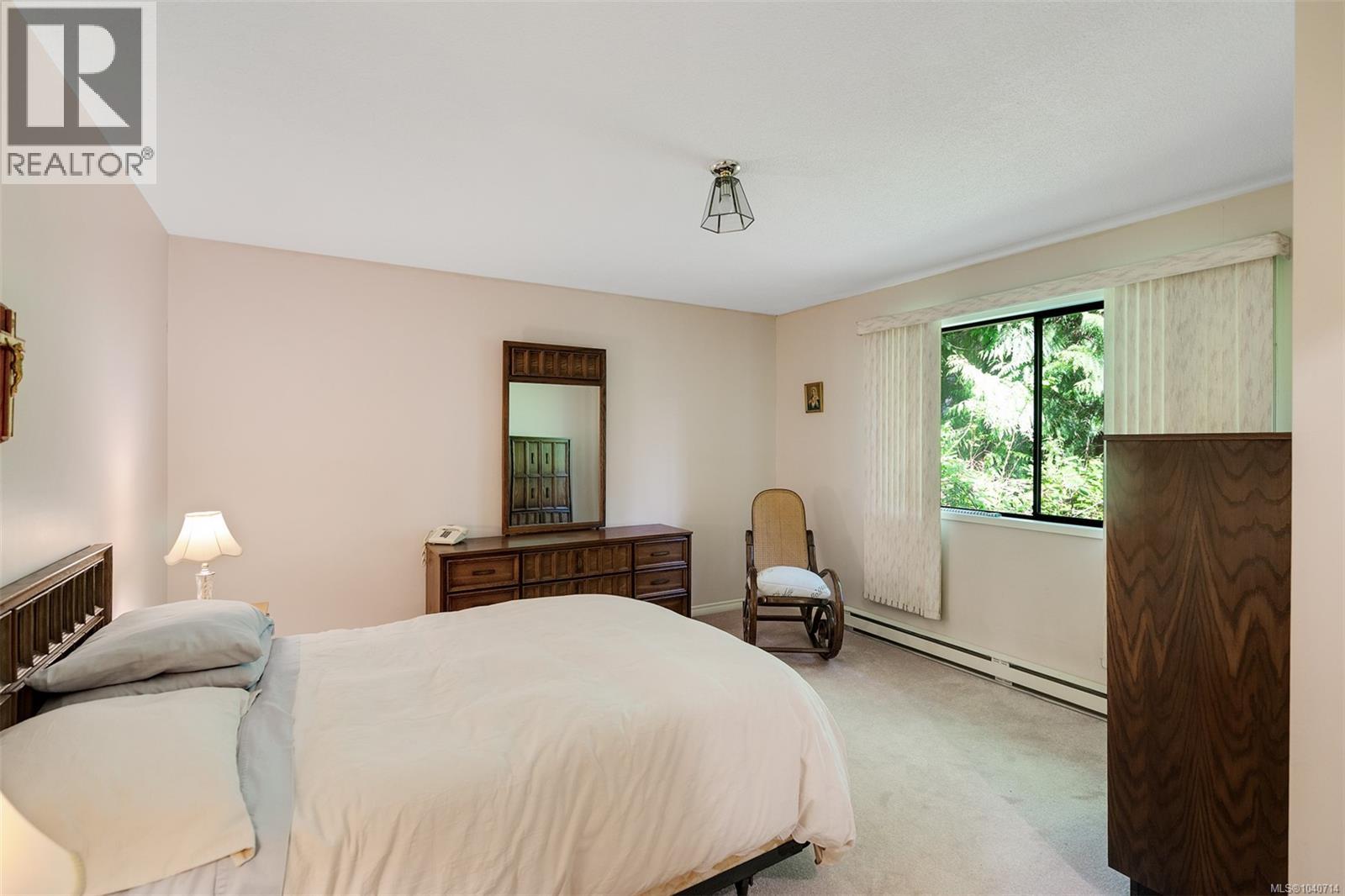 780 Helvetia Cres, Saanich