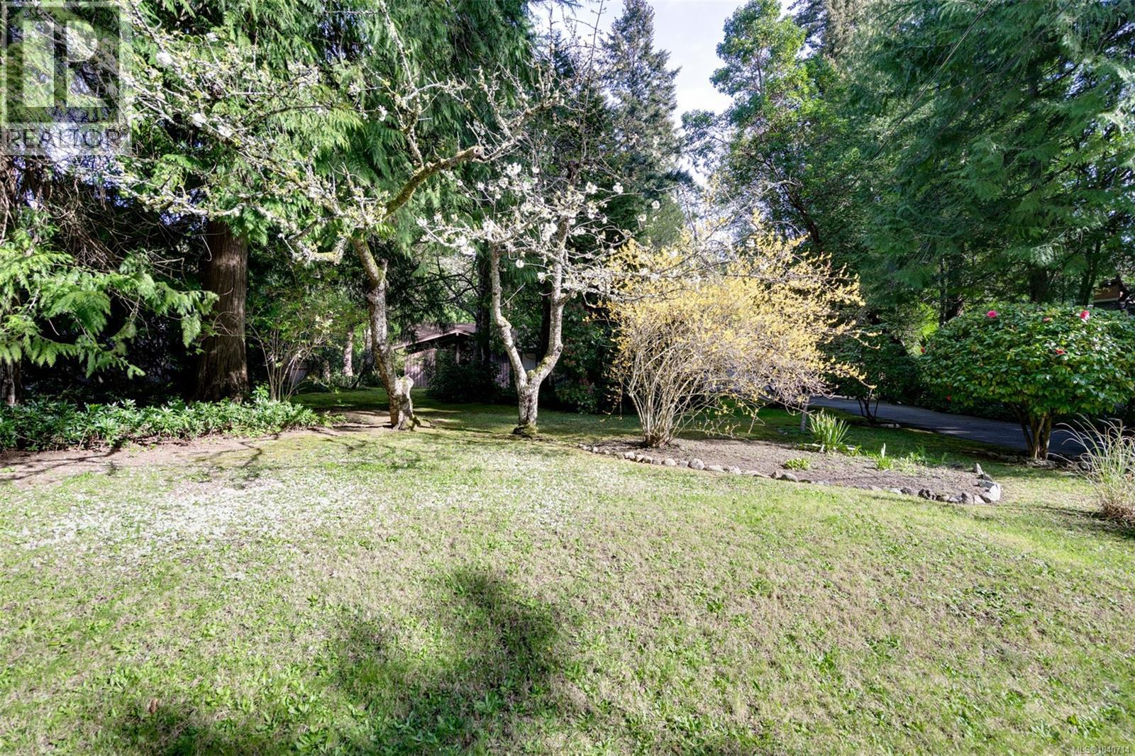 780 Helvetia Cres, Saanich