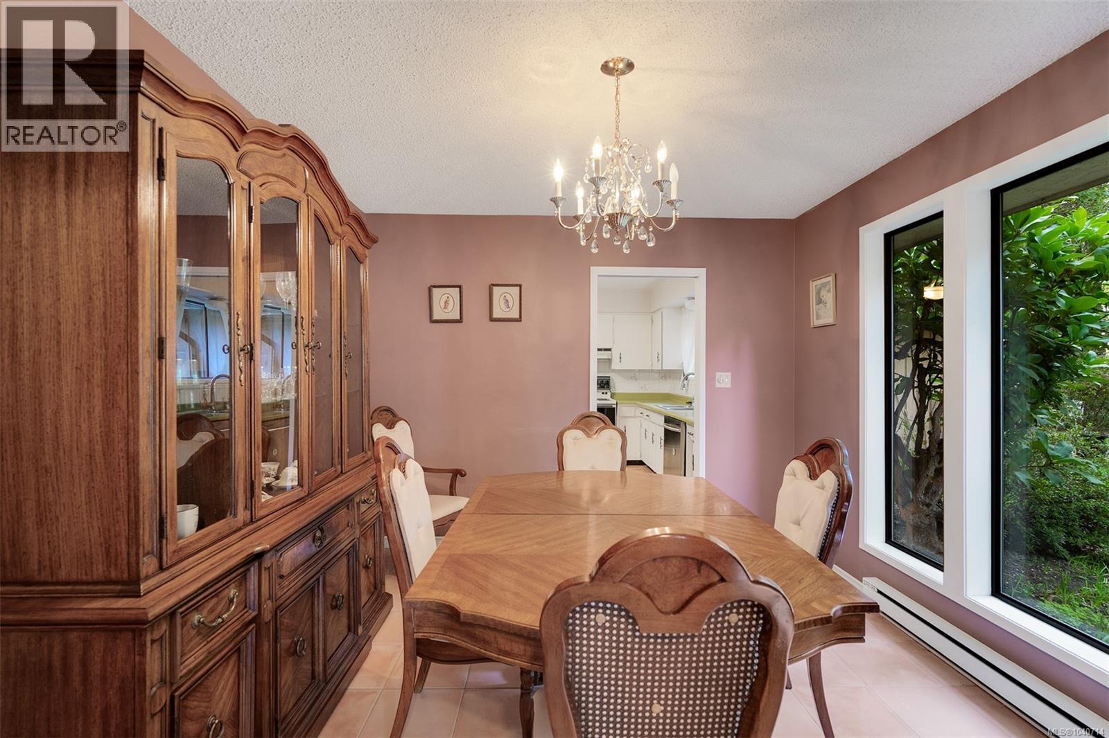 780 Helvetia Cres, Saanich
