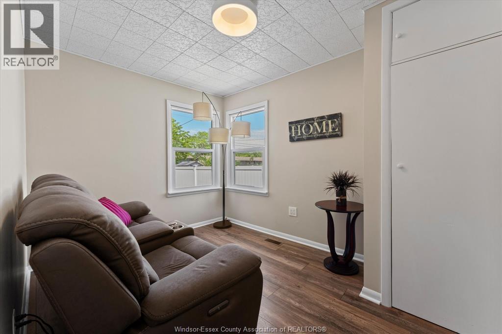 3560 BARRYMORE - 17