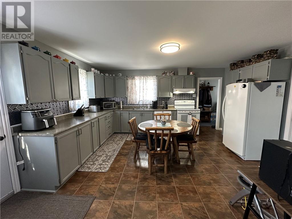 1564 Cecile Street - 10