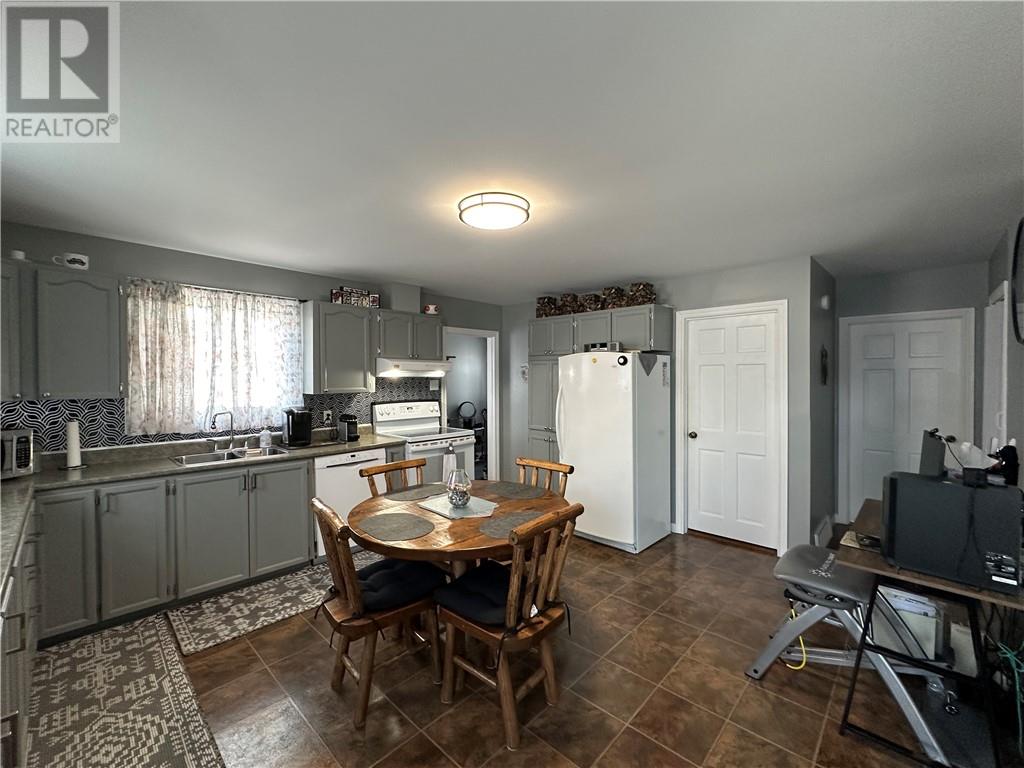 1564 Cecile Street - 14