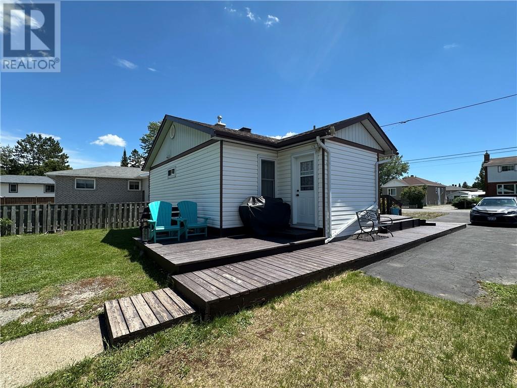 1564 Cecile Street - 8