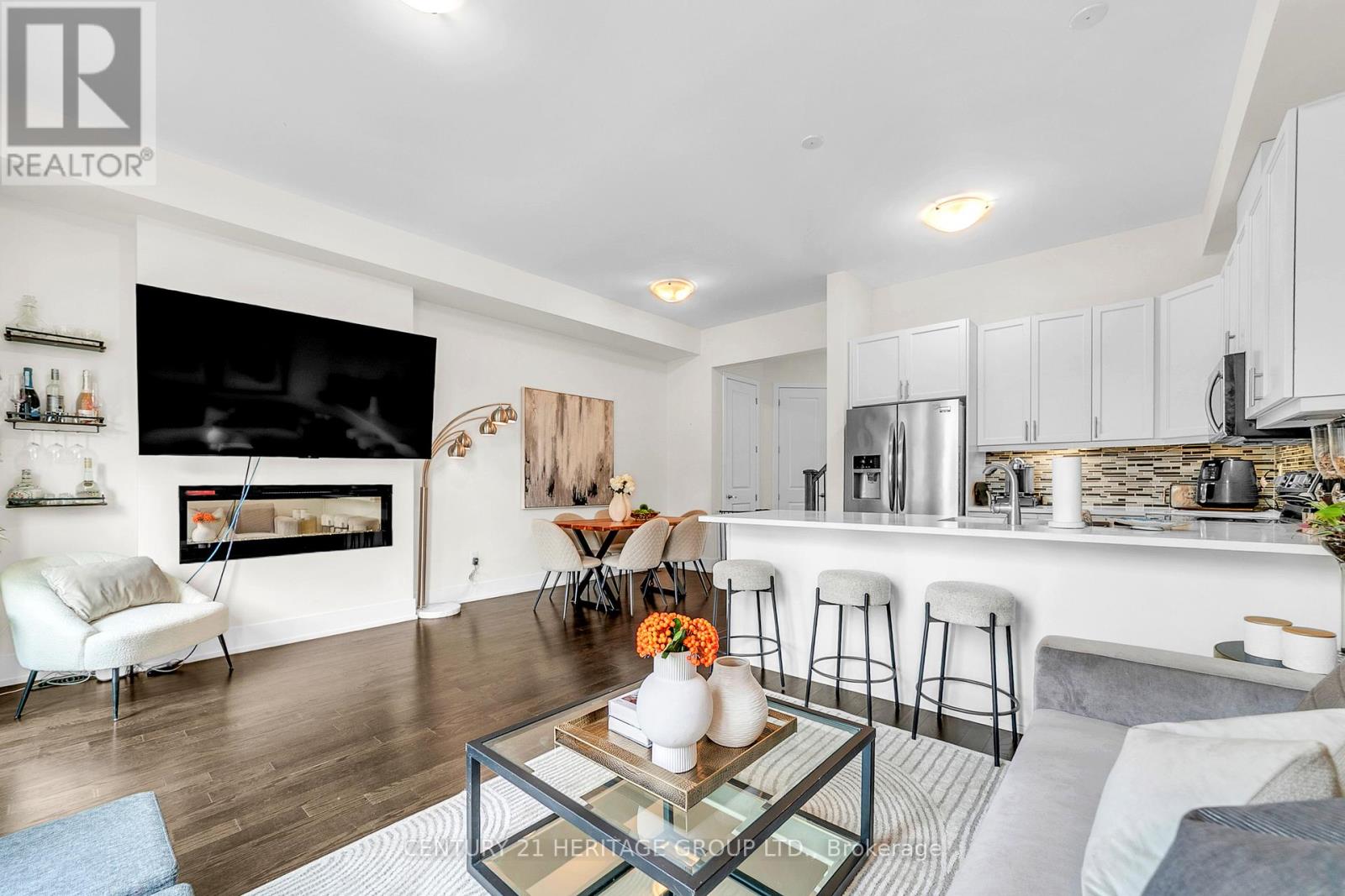 9136 BATHURST STREET - 10