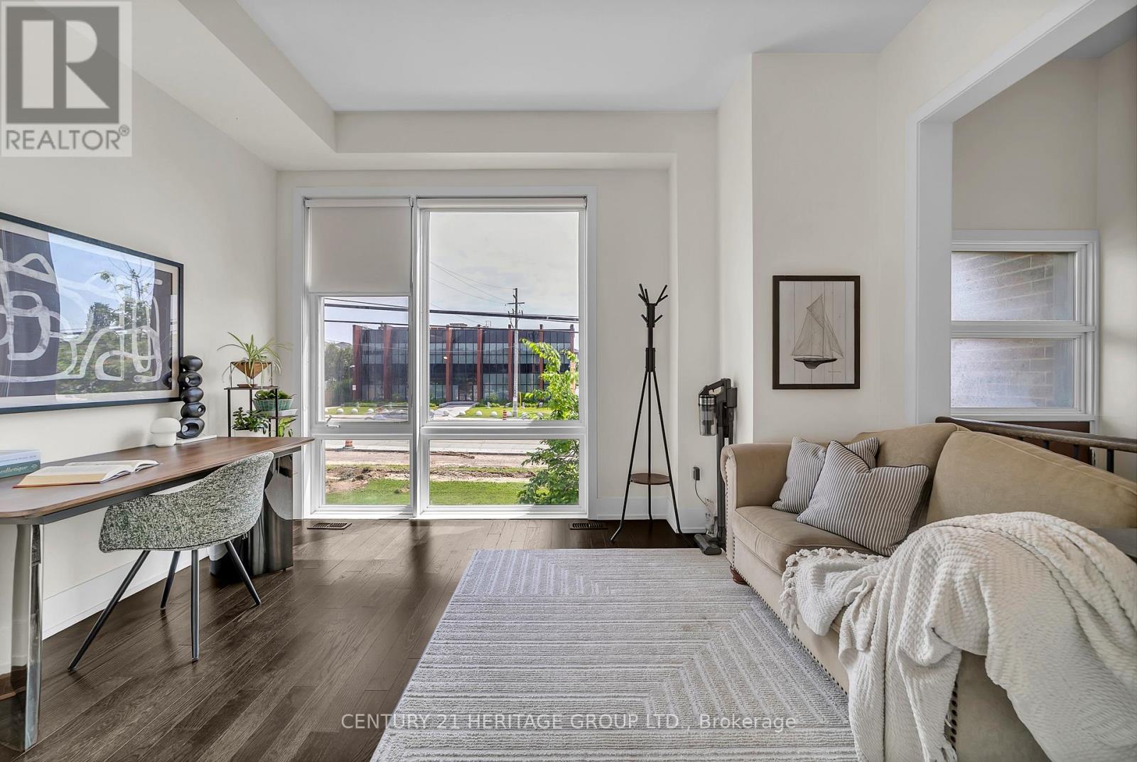 9136 BATHURST STREET - 6