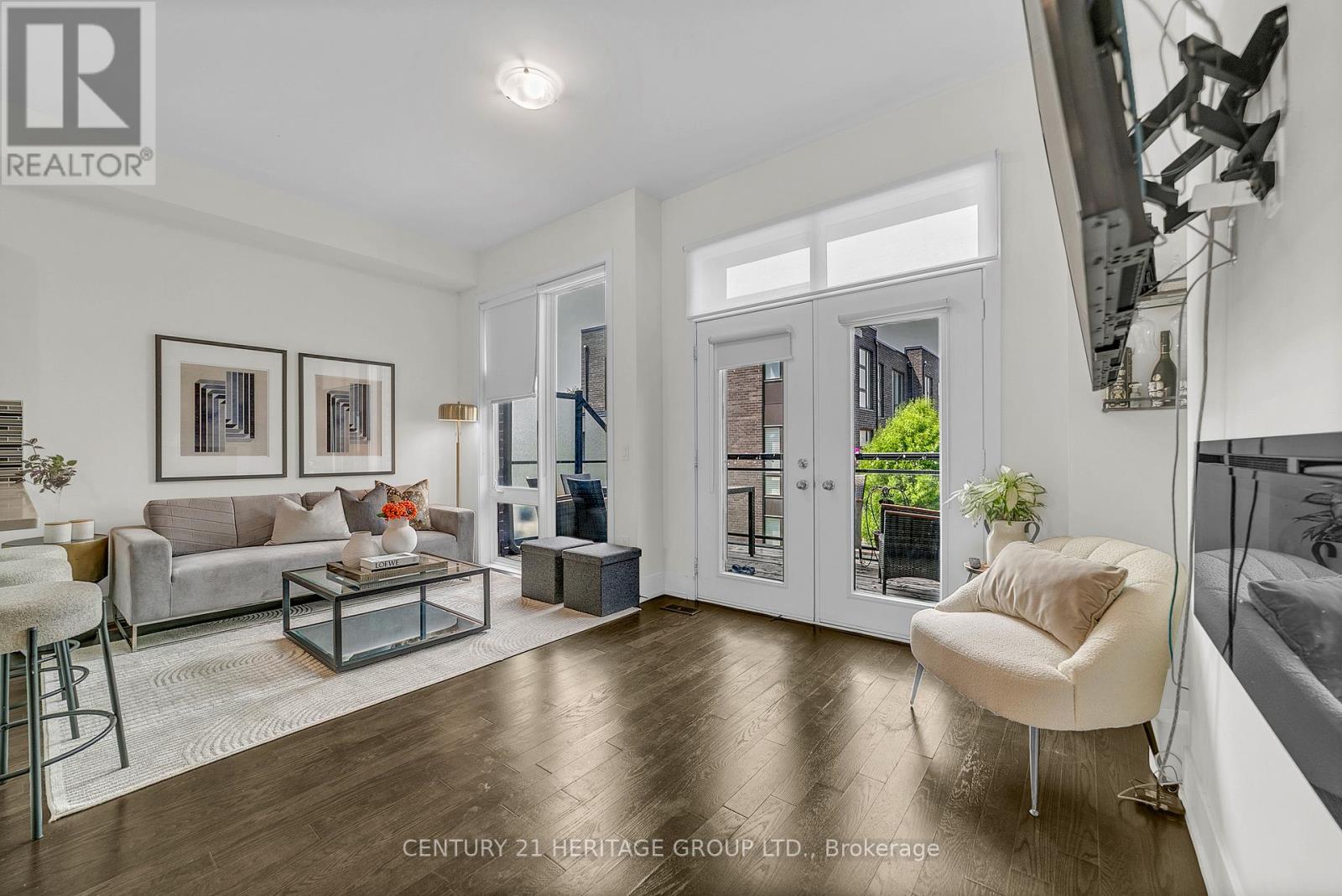 9136 BATHURST STREET - 5