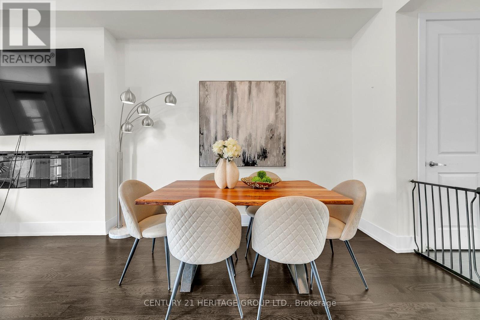 9136 BATHURST STREET - 9