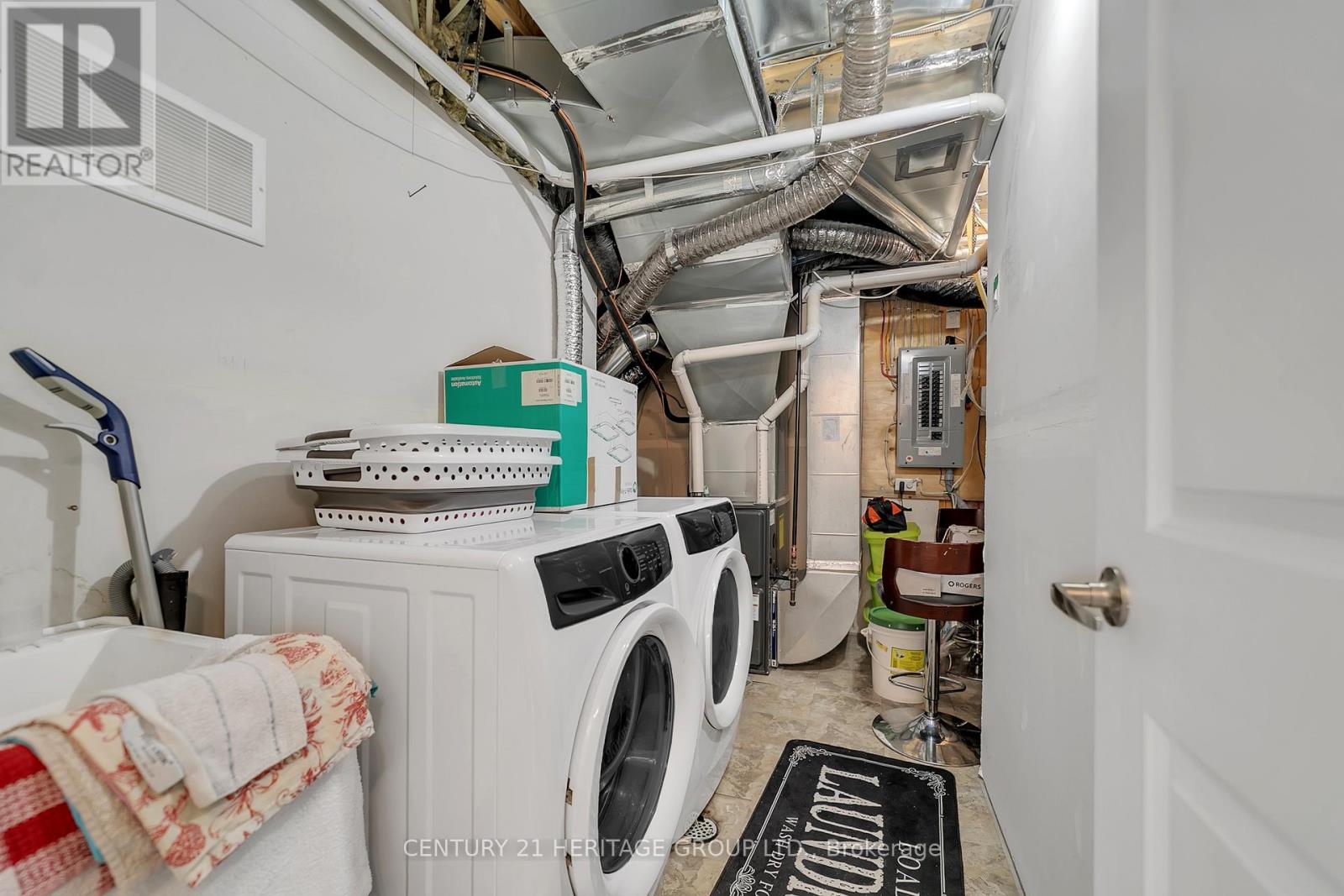 9136 BATHURST STREET - 21