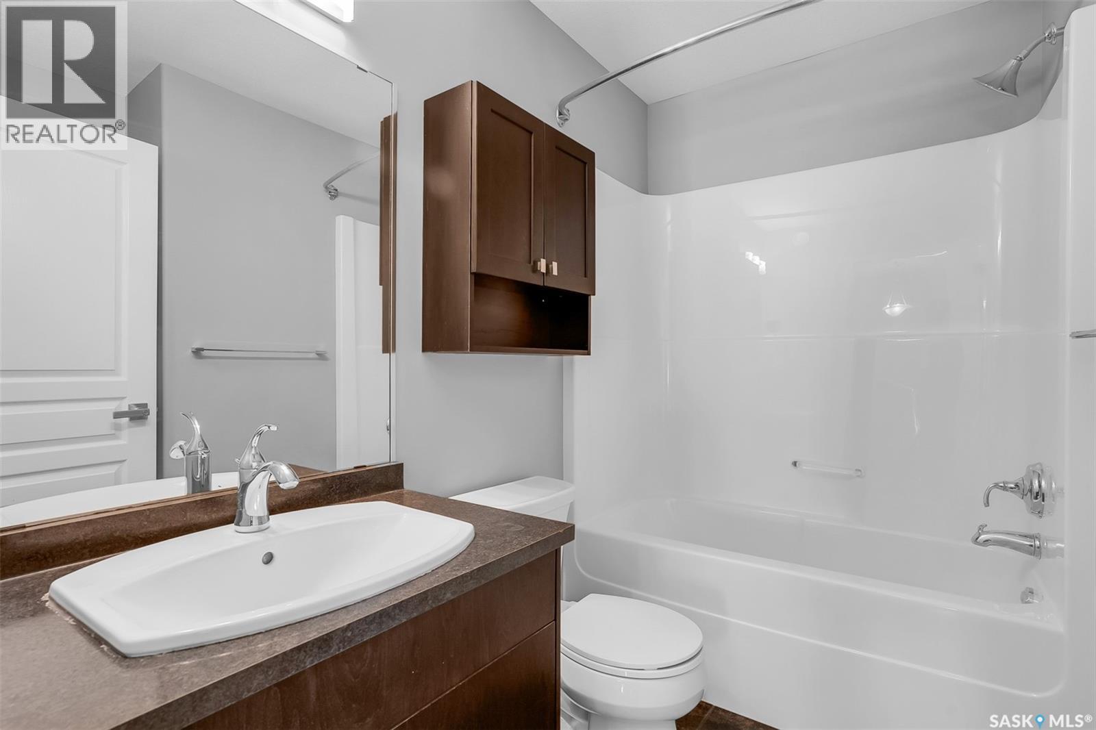 643 Hampton CIRCLE — photo 21