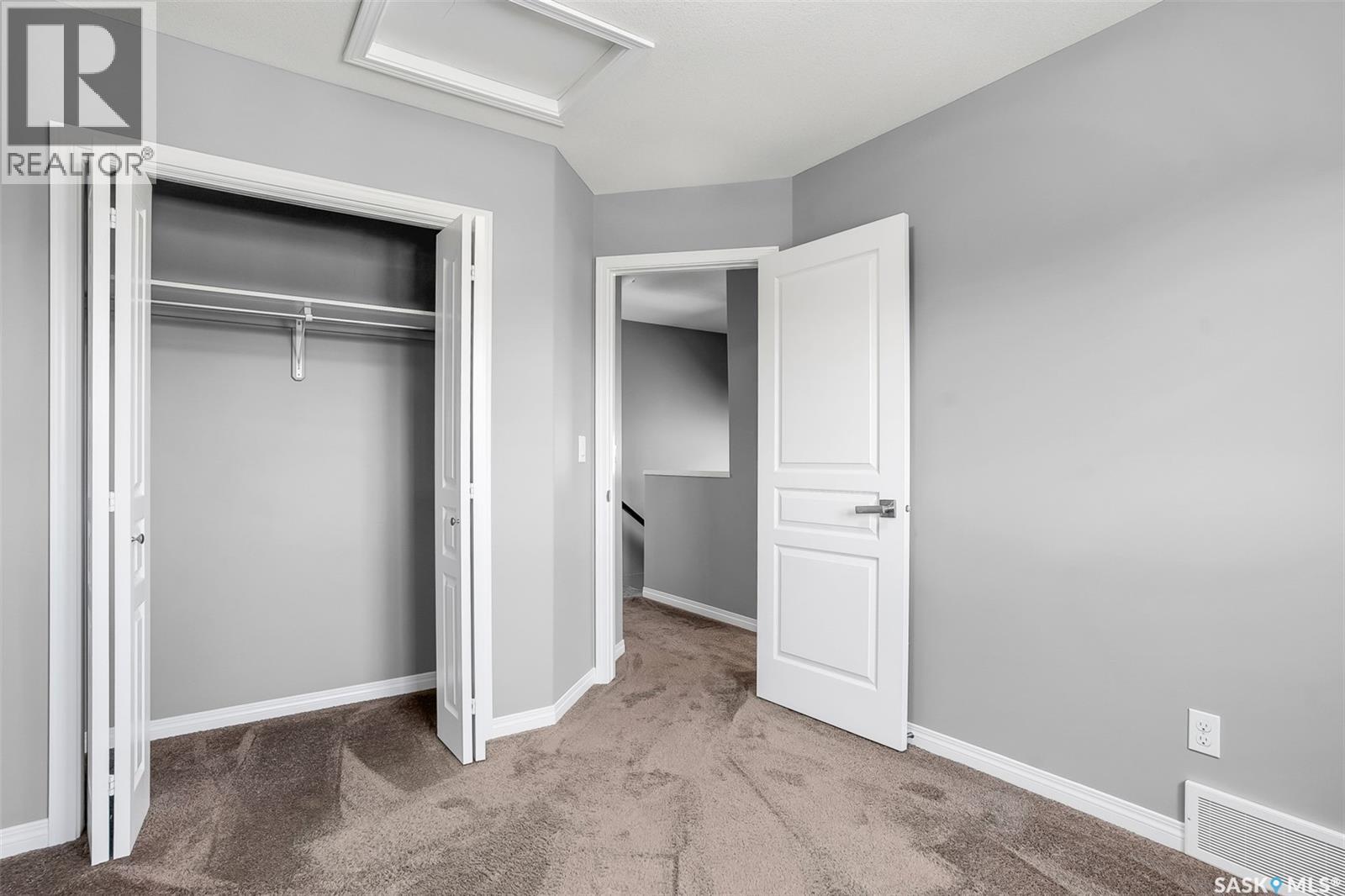 643 Hampton CIRCLE — photo 23