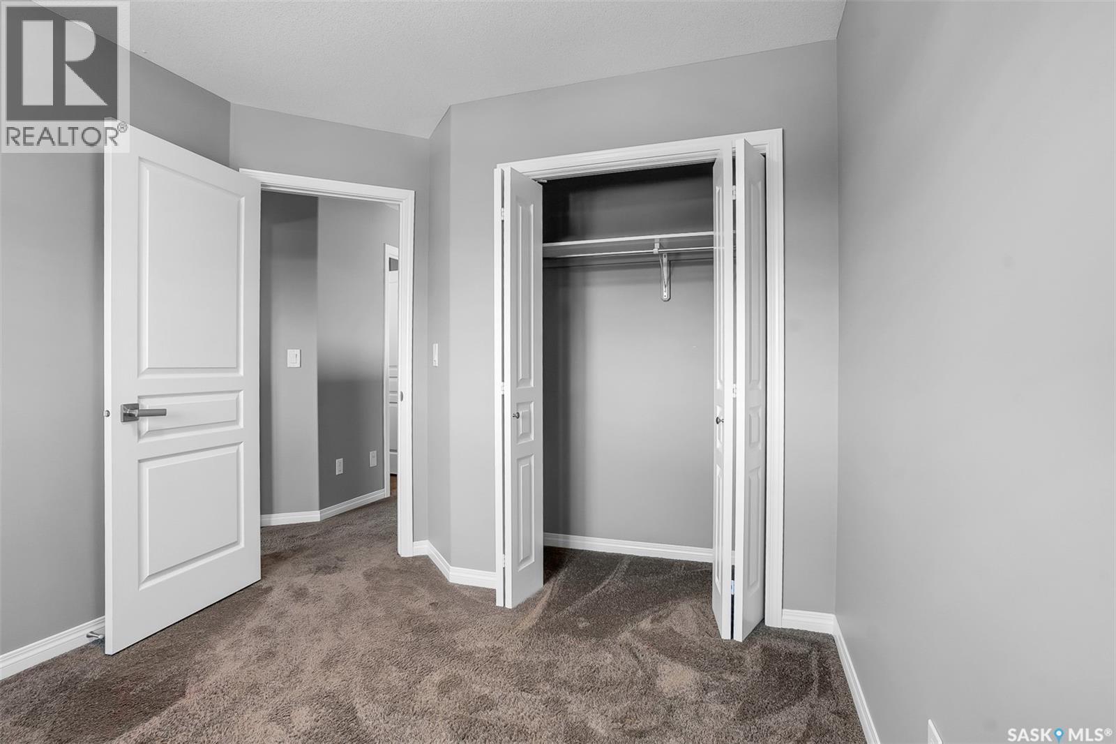 643 Hampton CIRCLE — photo 25