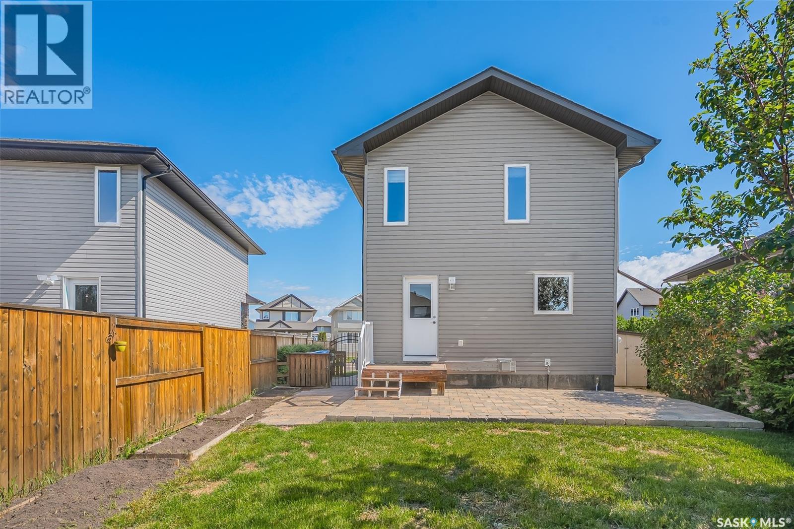 643 Hampton CIRCLE — photo 38