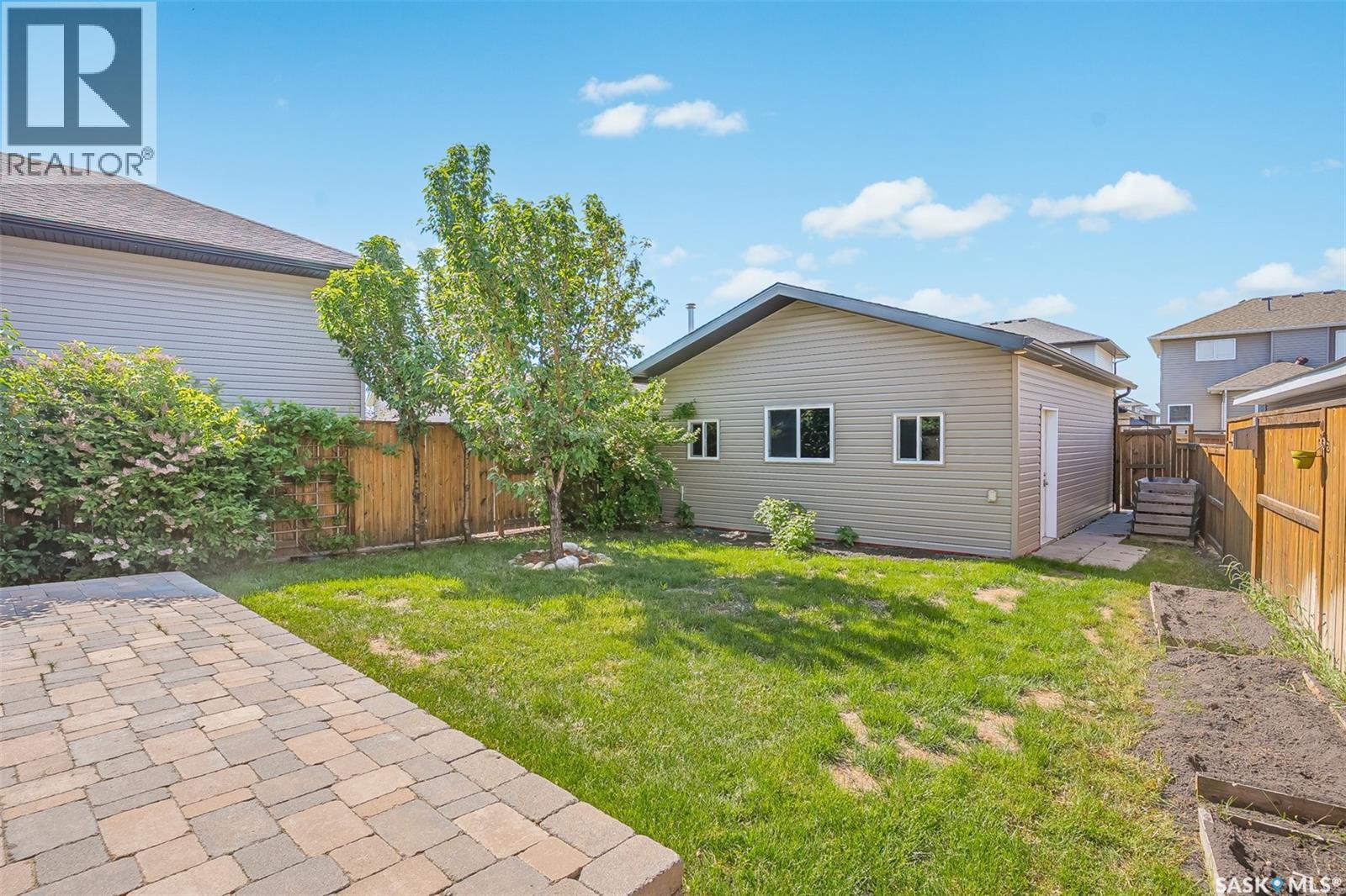 643 Hampton CIRCLE — photo 40