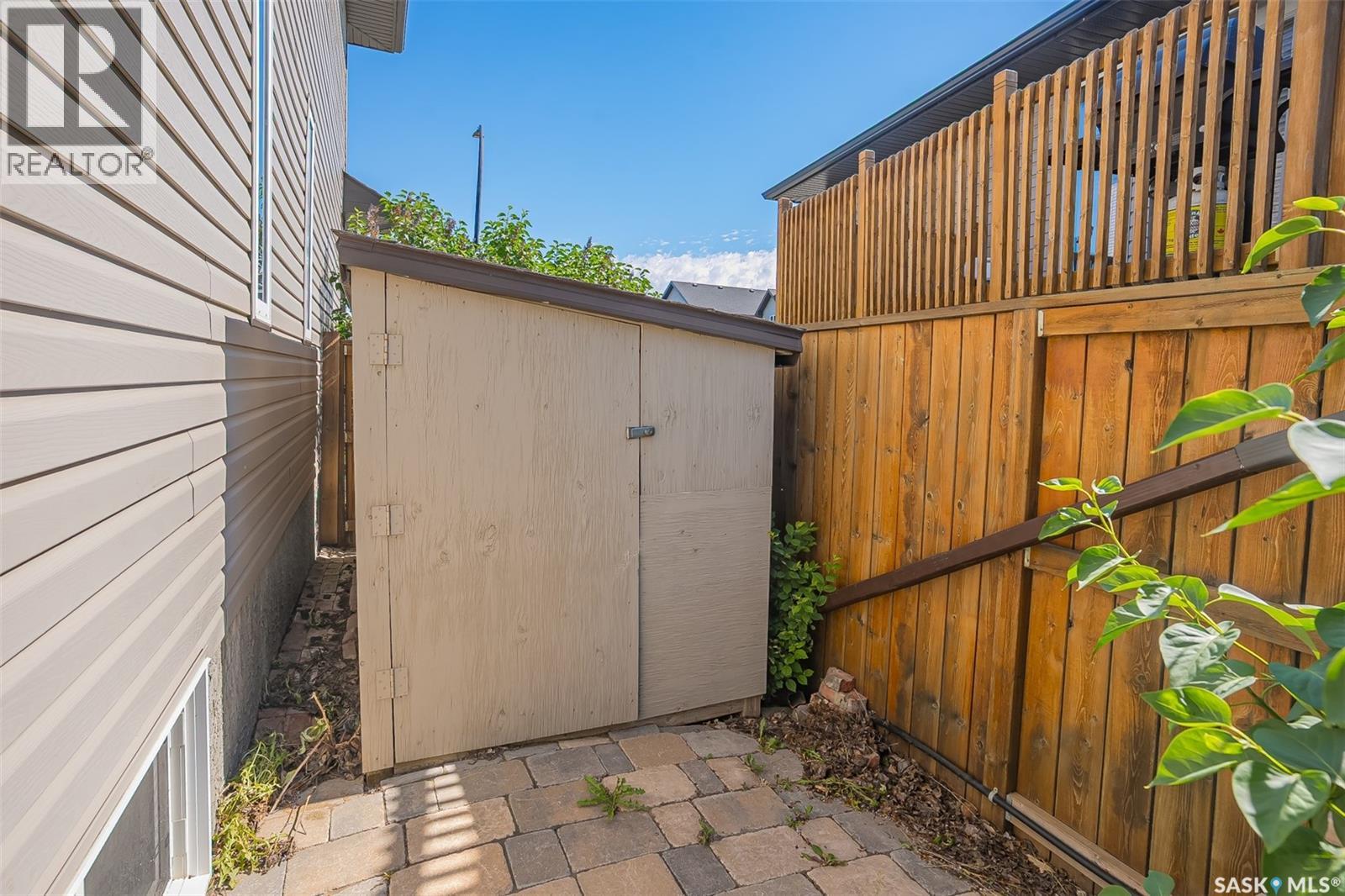 643 Hampton CIRCLE — photo 41