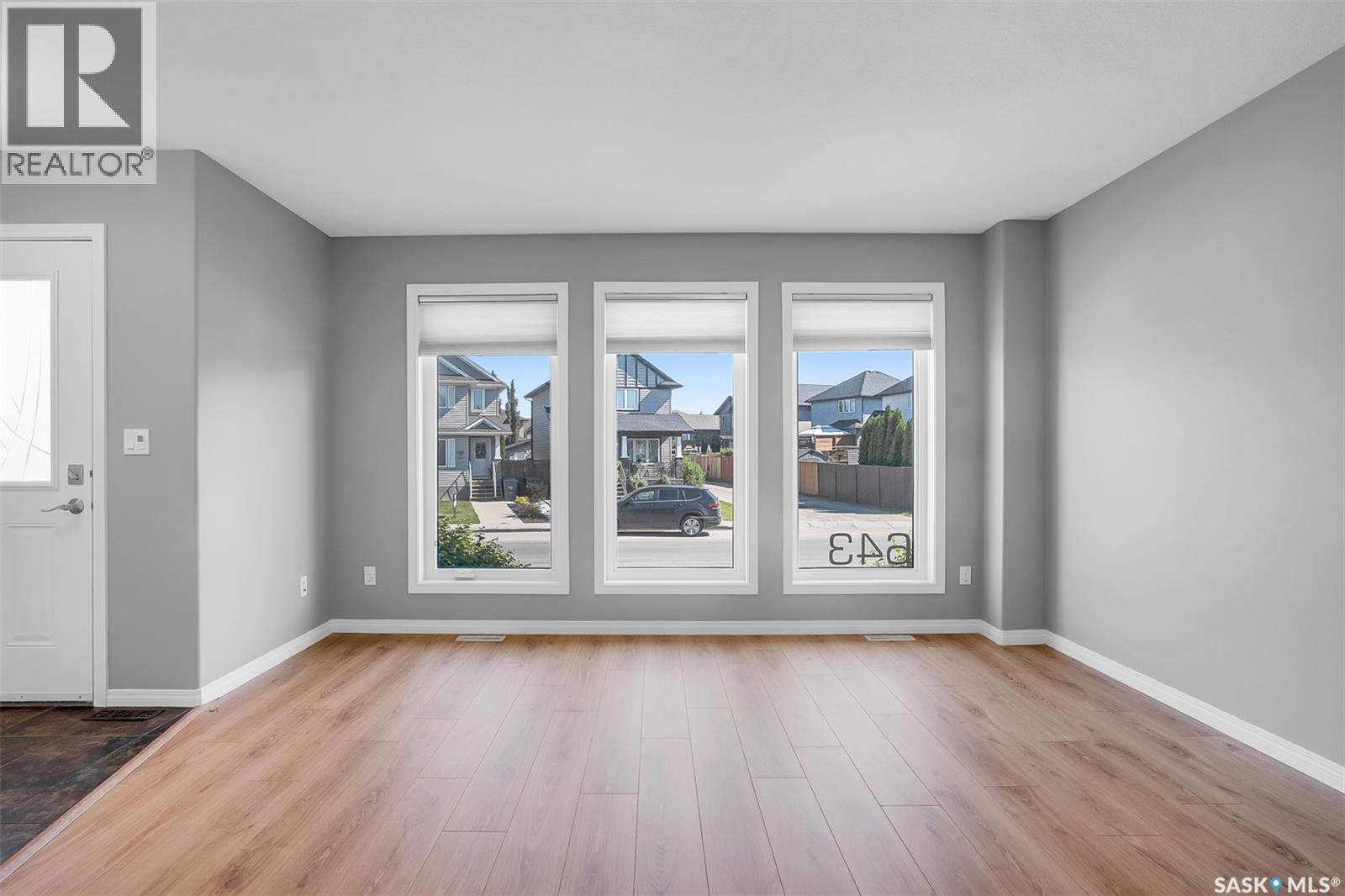 643 Hampton CIRCLE - photo 5