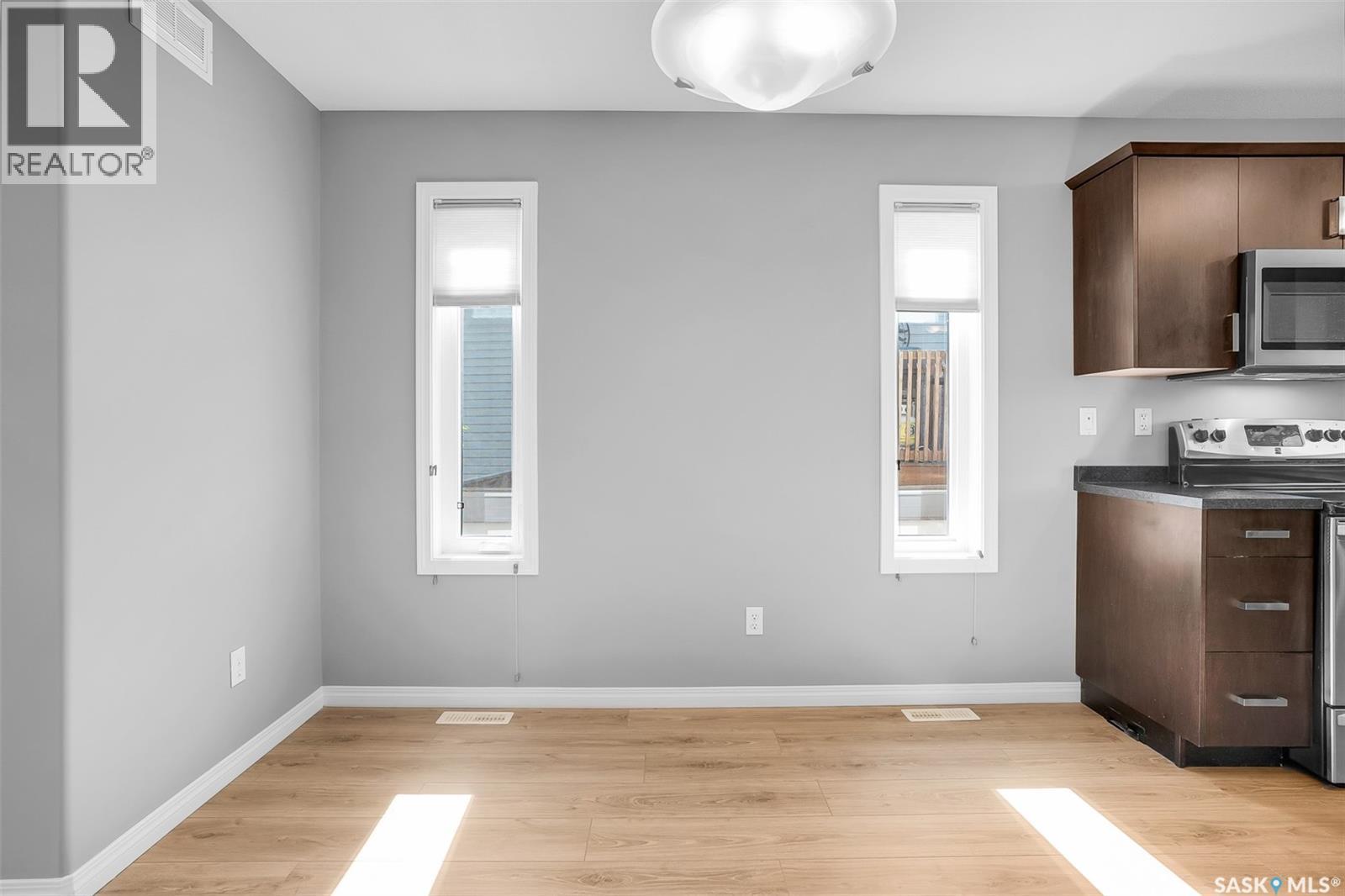 643 Hampton CIRCLE — photo 9