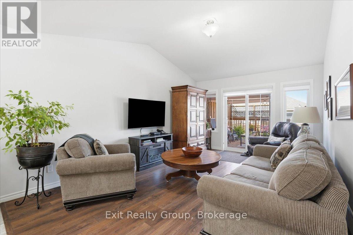30 SANDHU CRESCENT - 12