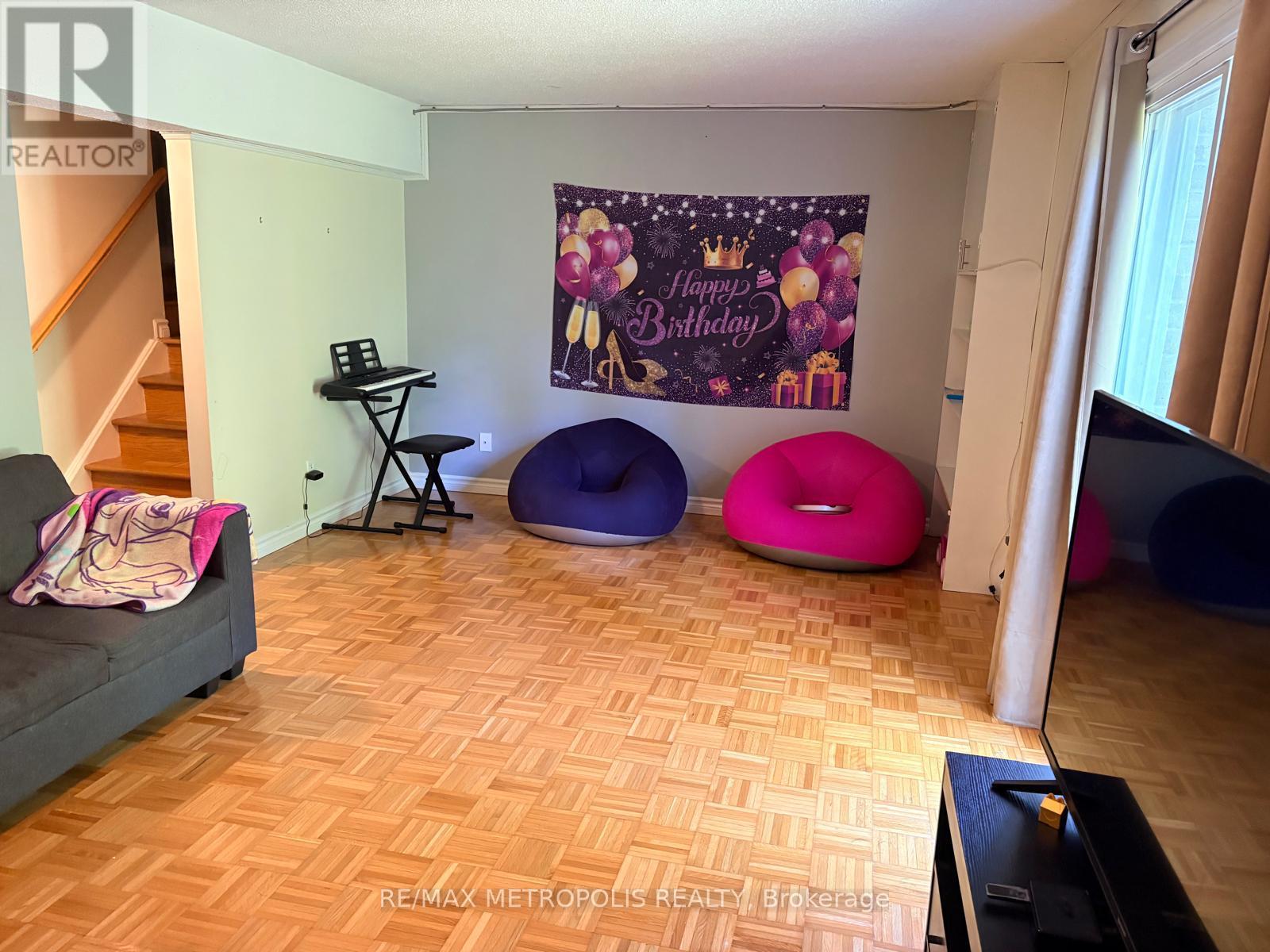 #21 30 CLARENDON CRESCENT - 1