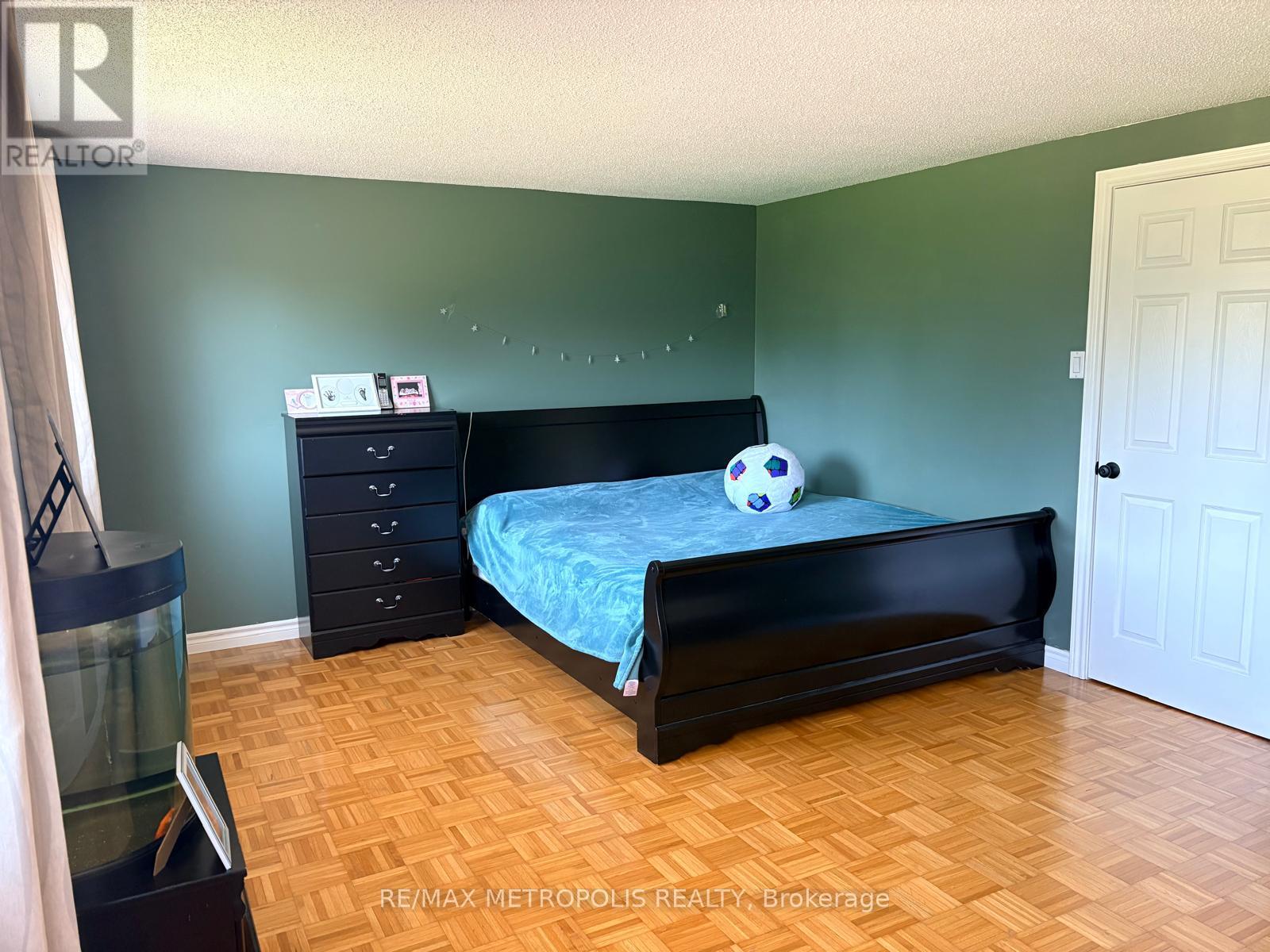 #21 30 CLARENDON CRESCENT - 11